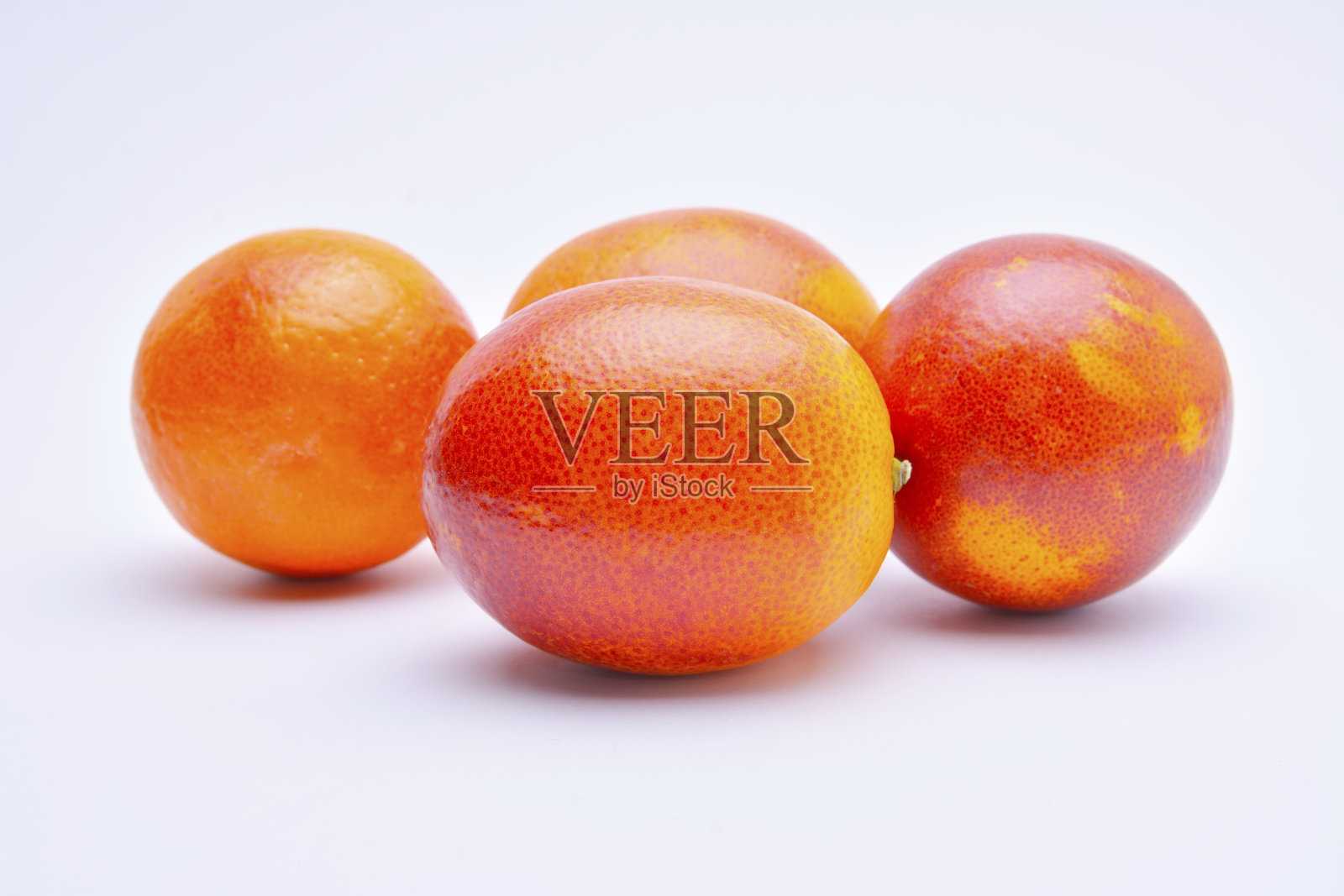 新鲜成熟的西西里红血橙,分离在白色上照片摄影图片