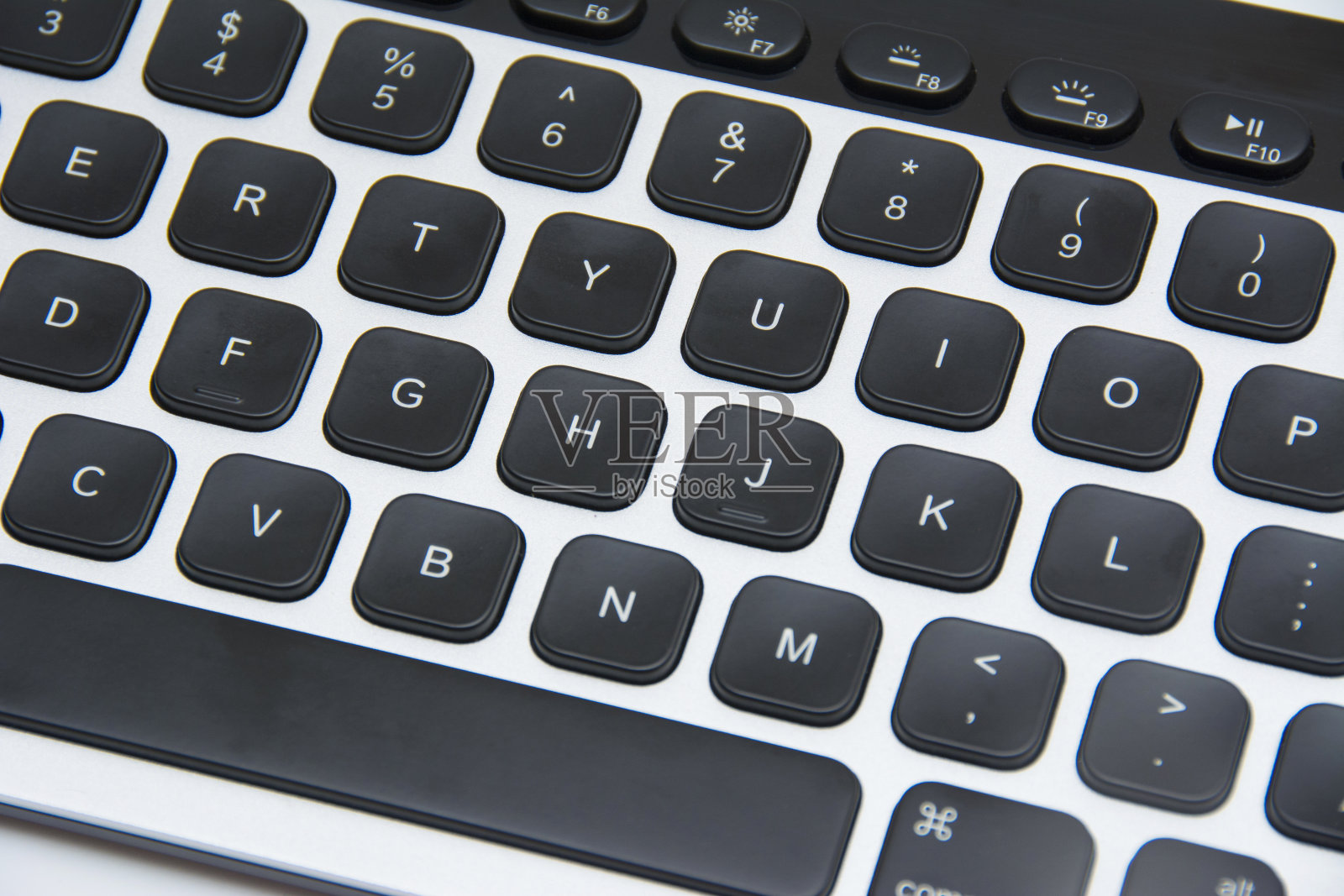 现代铝制电脑键盘孤立在白色背景照片摄影图片