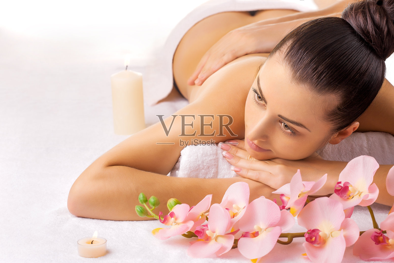 按摩沙龙里的美女照片摄影图片