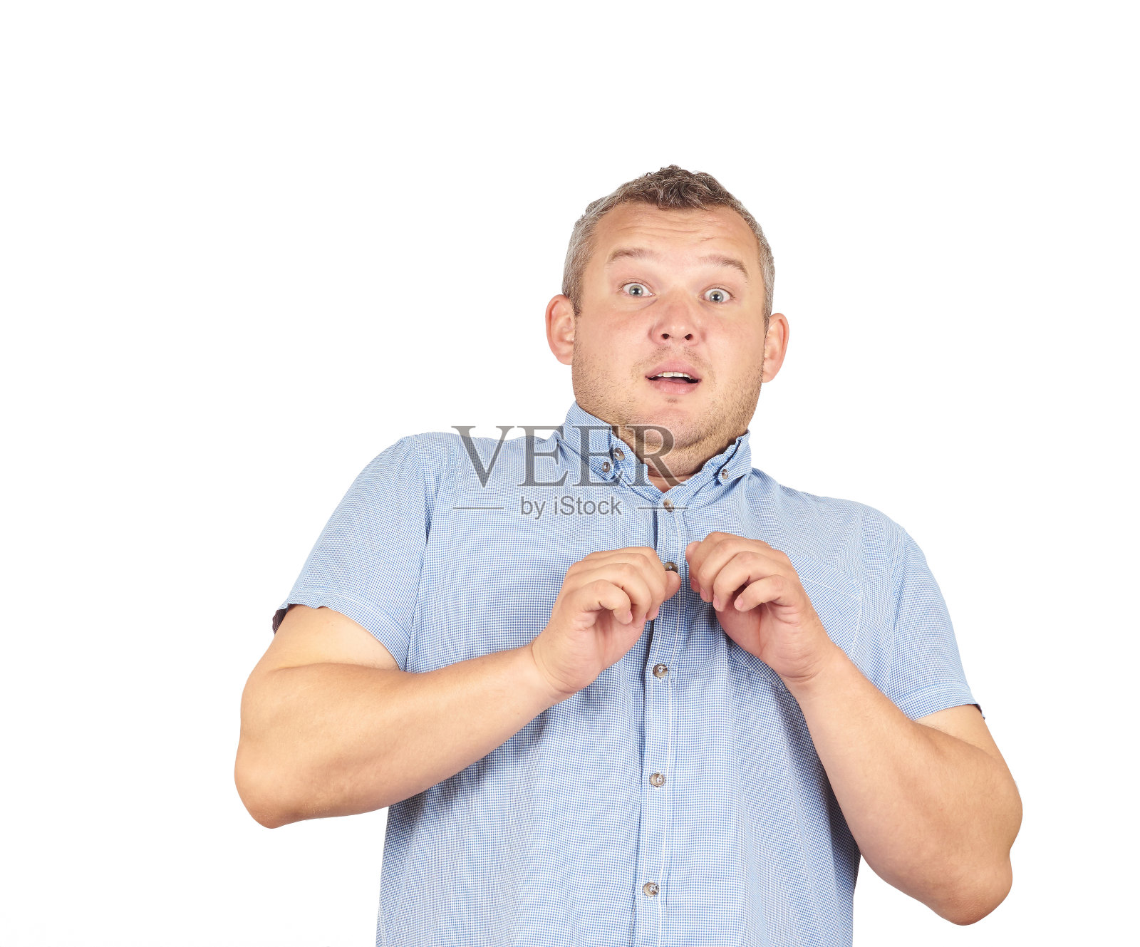 胖子感到尴尬,焦虑地孤立在背景中。照片摄影图片