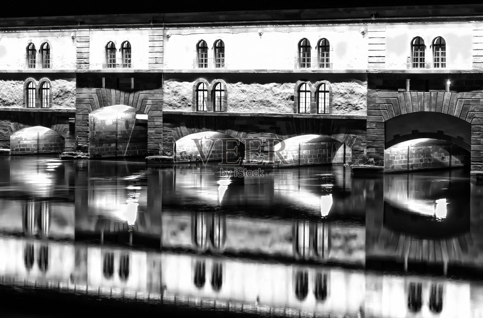 斯特拉斯堡,中世纪有顶棚的桥。法国阿尔萨斯。照片摄影图片