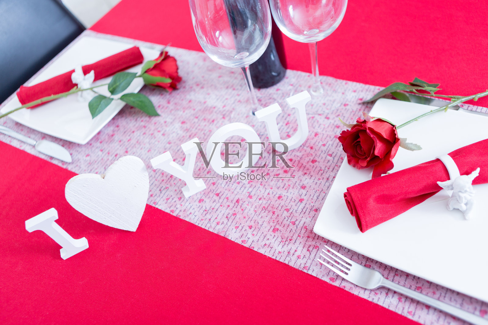 精美的桌子为情人节照片摄影图片