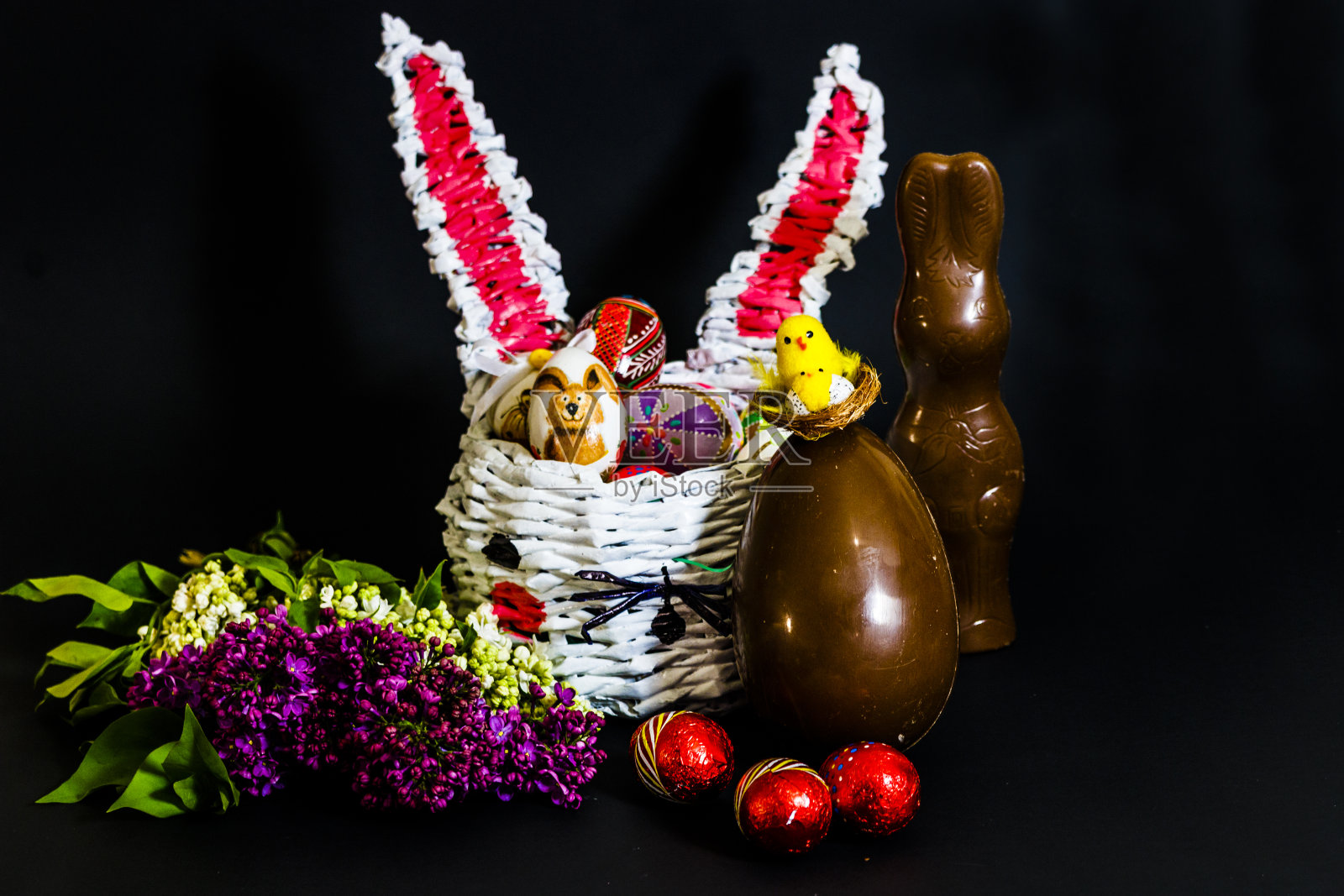 装饰精美的复活节彩蛋照片摄影图片