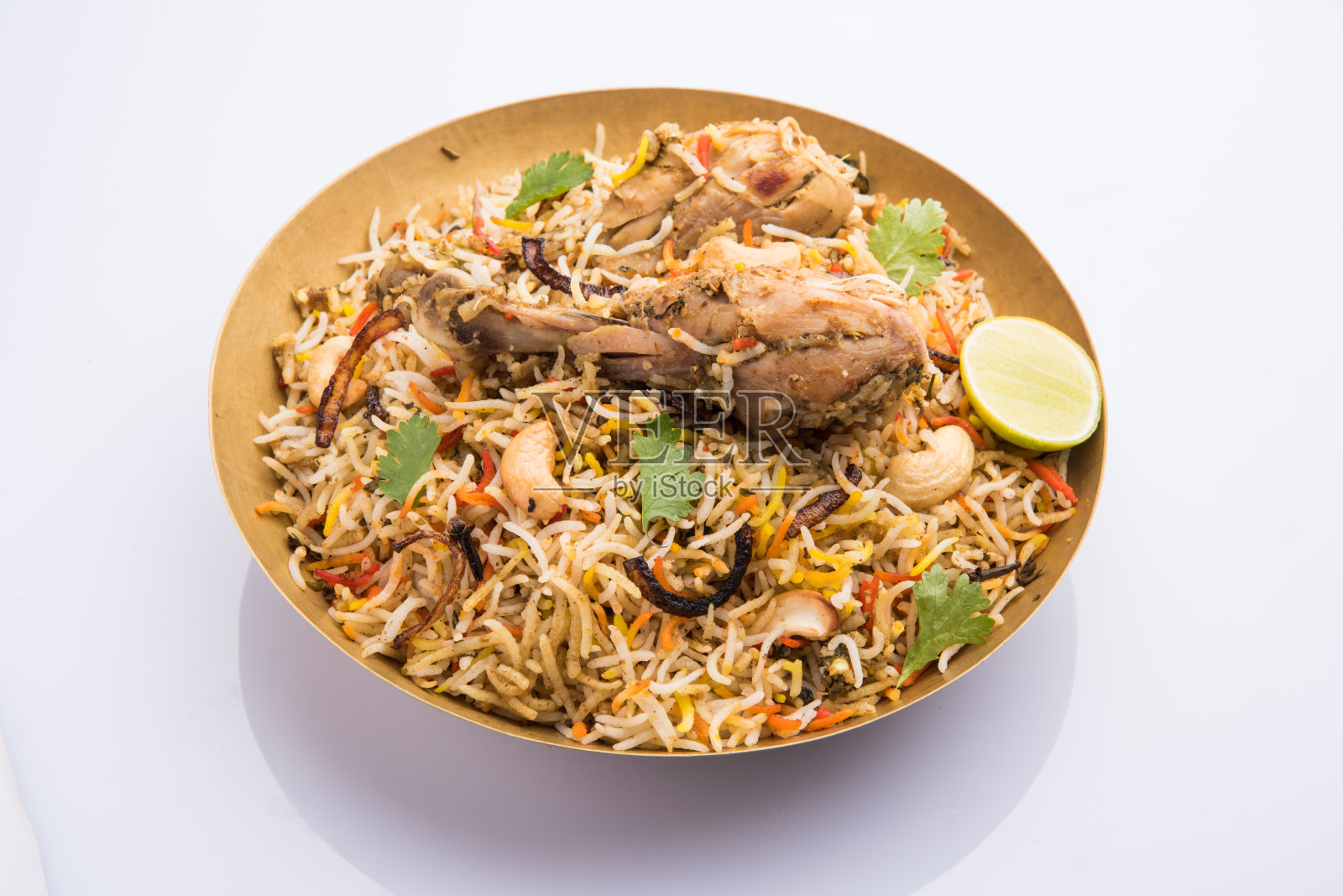 正宗的鸡肉印度饭配洋葱照片摄影图片