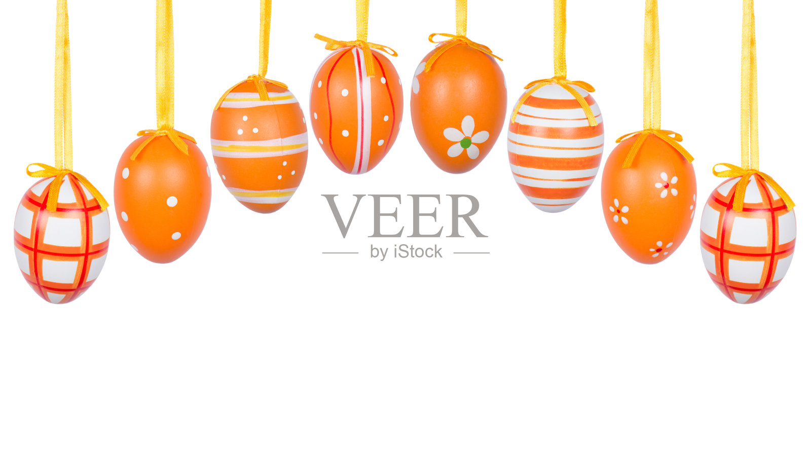 一组挂在白色背景上的复活节彩蛋照片摄影图片