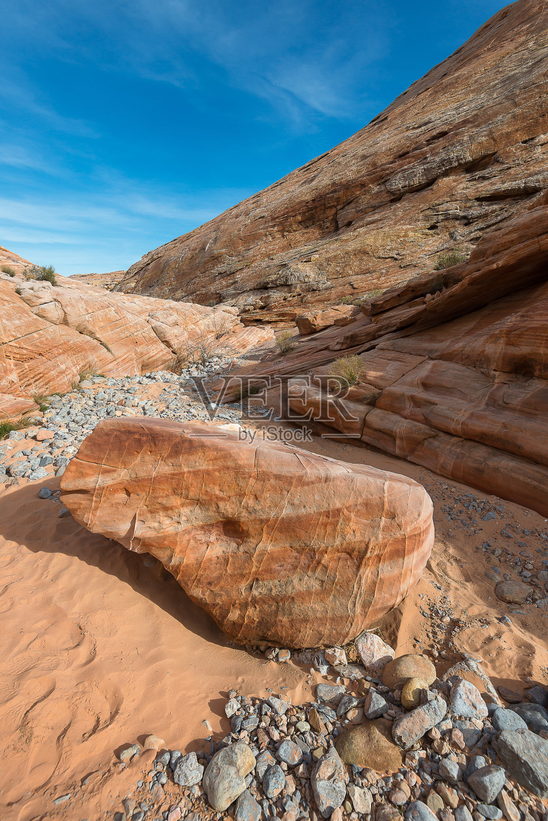 火谷小径上的彩色砂岩照片摄影图片