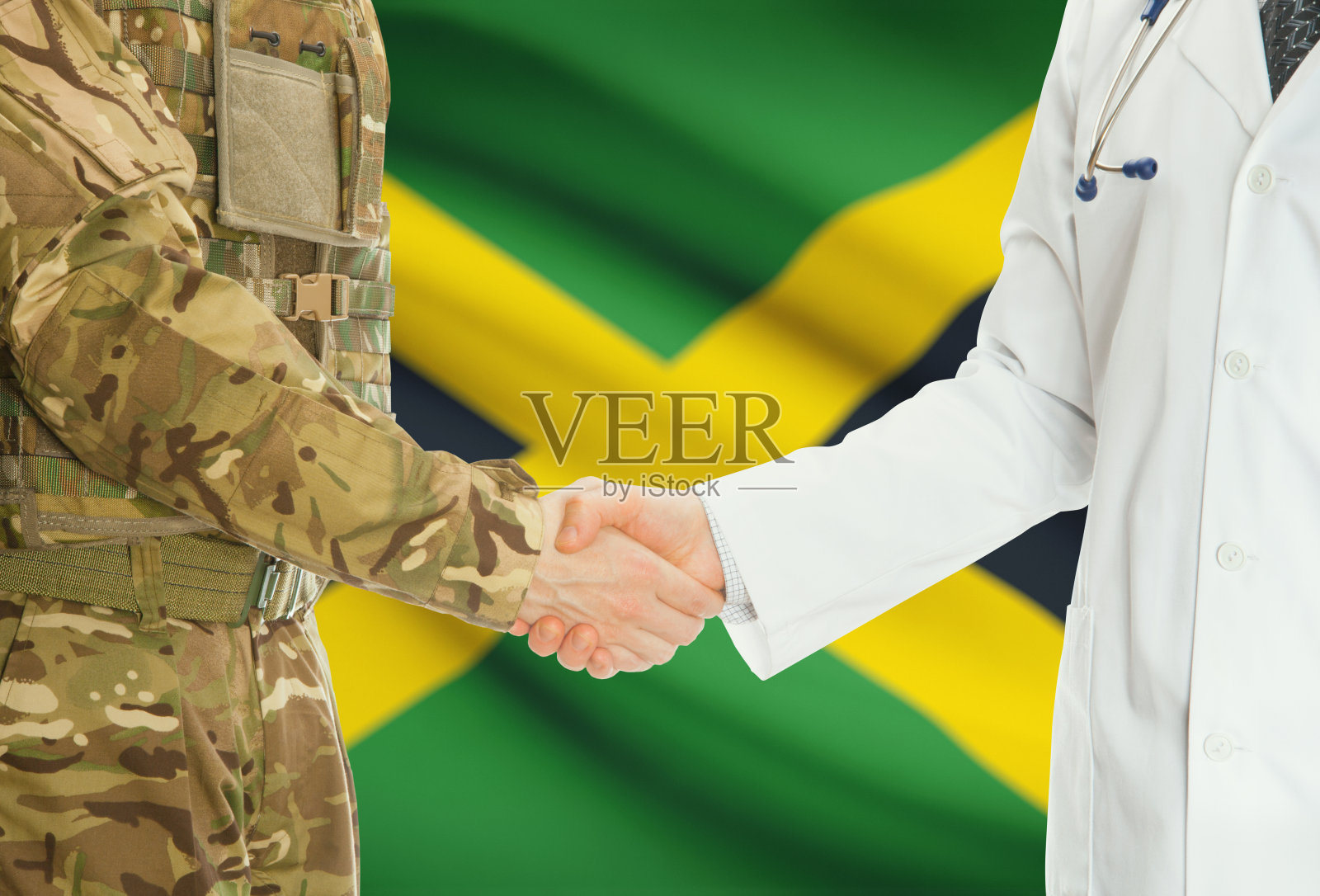 一名身着制服的军人和一名医生在背景中与国旗握手——牙买加照片摄影图片
