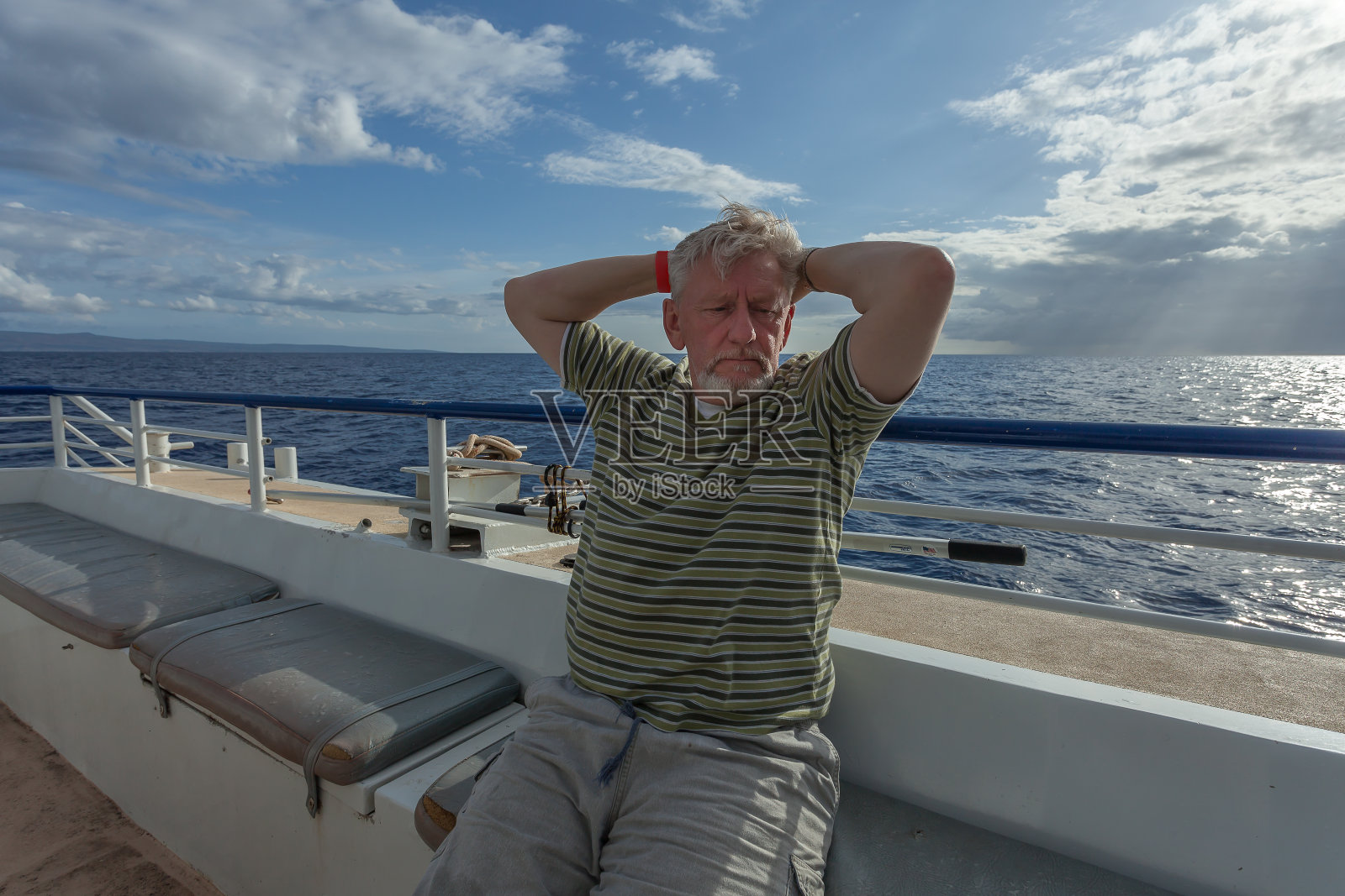 海上之舟照片摄影图片