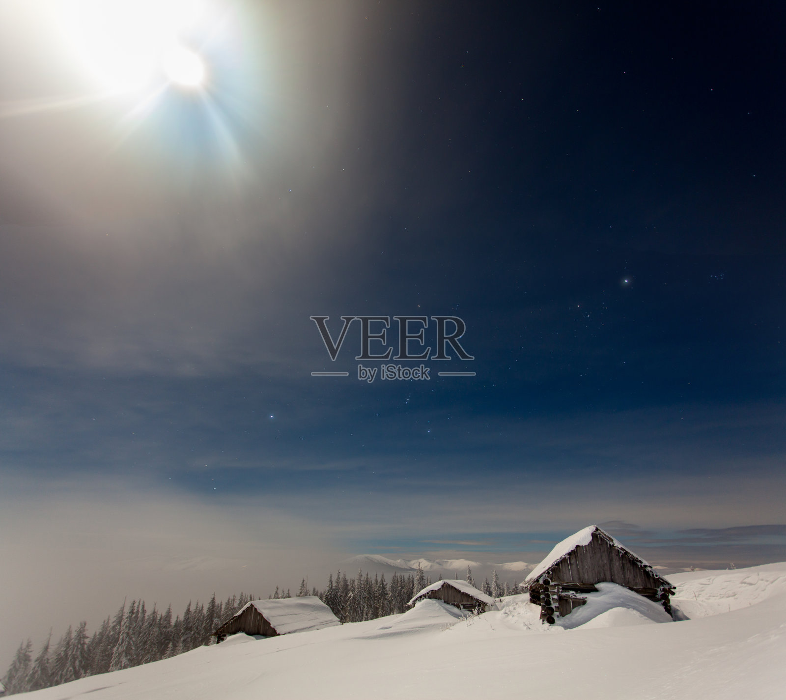 美丽的冬季风景在山上照片摄影图片