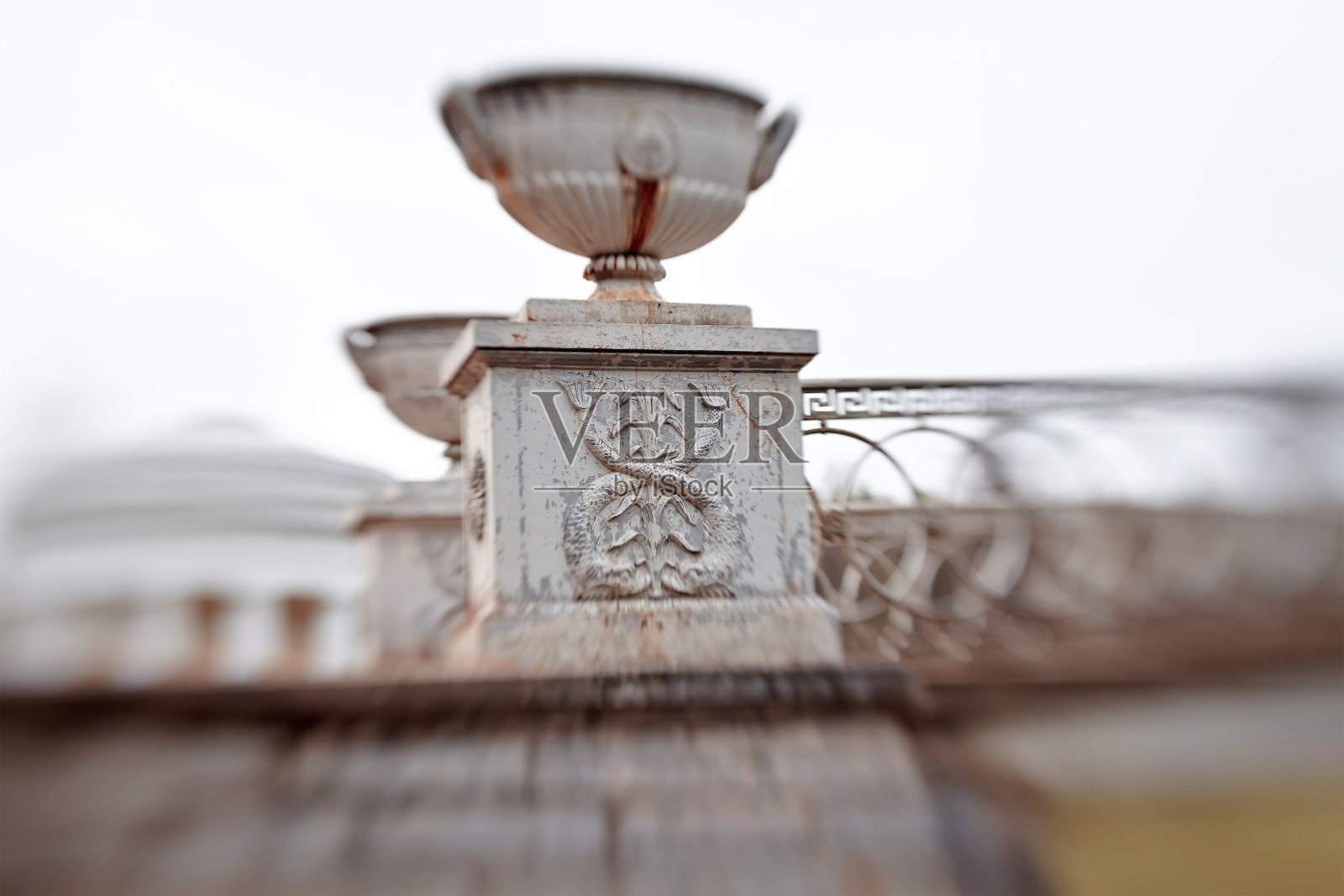 巴甫洛夫斯克公园斯拉维扬卡河上的桥照片摄影图片