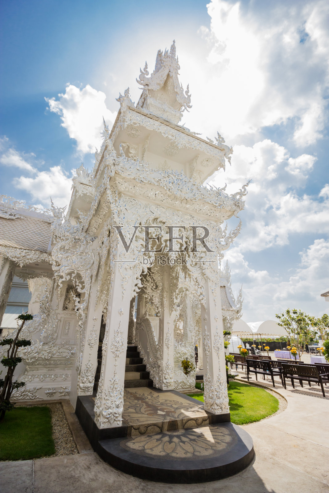 泰国寺 - 瓦荣坤或清莱泰国照片摄影图片