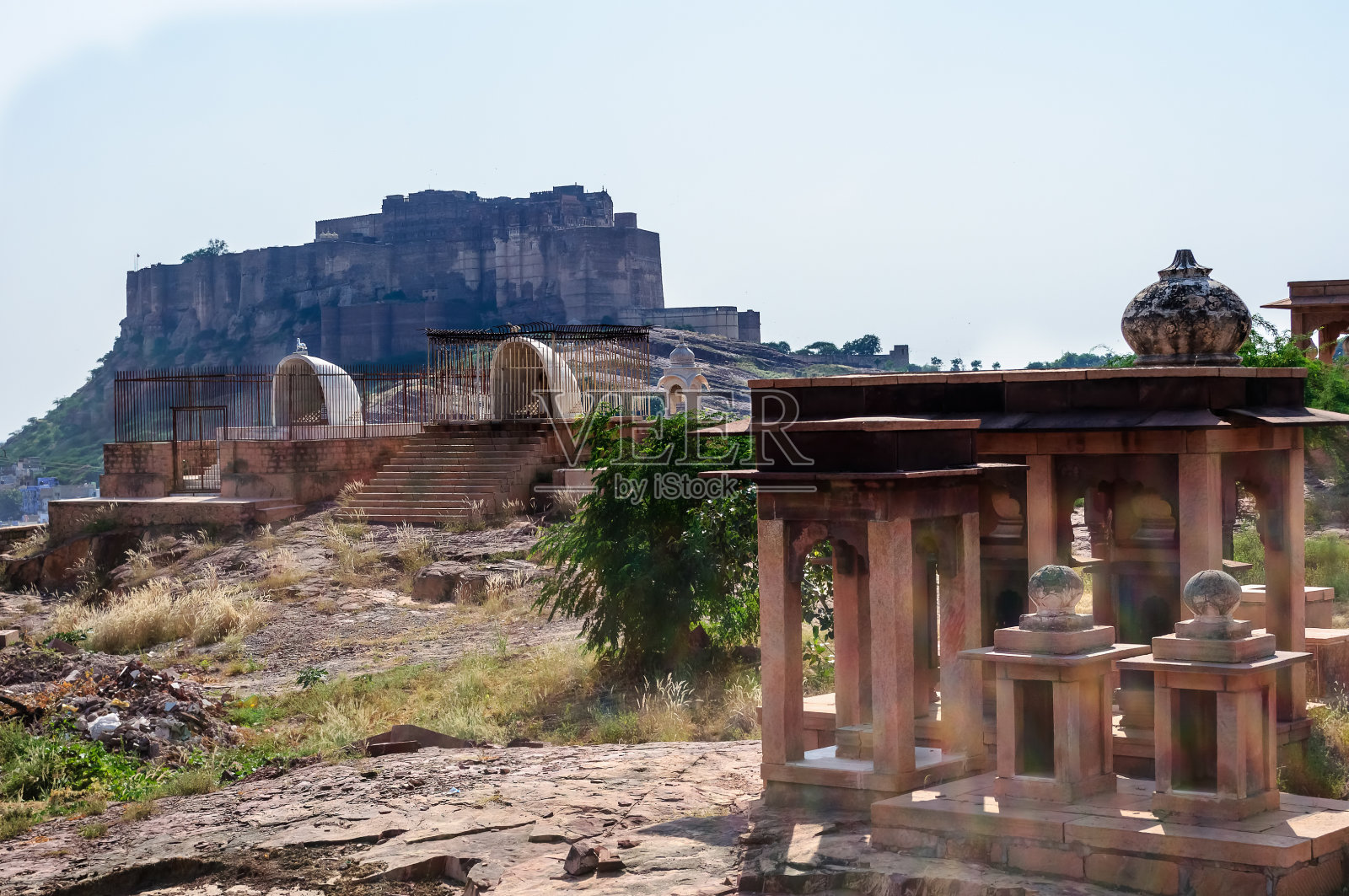 从Jaswant Thada看到的Mehrangarh堡垒照片摄影图片