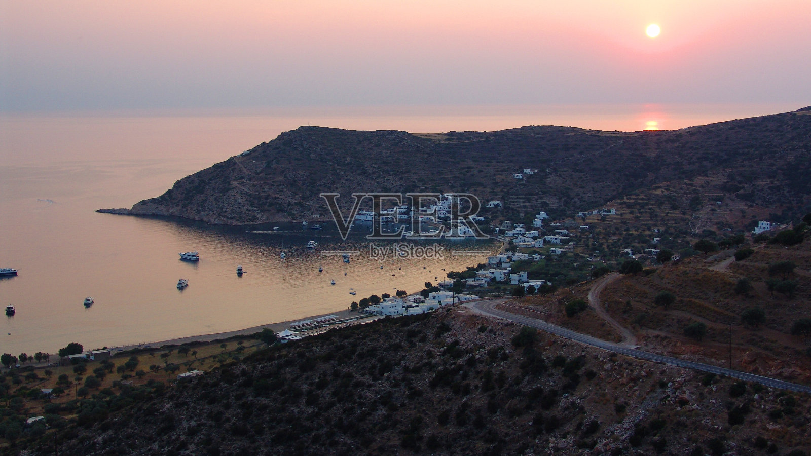 照片来自风景如画的西弗诺斯岛和清澈的海水海滩照片摄影图片