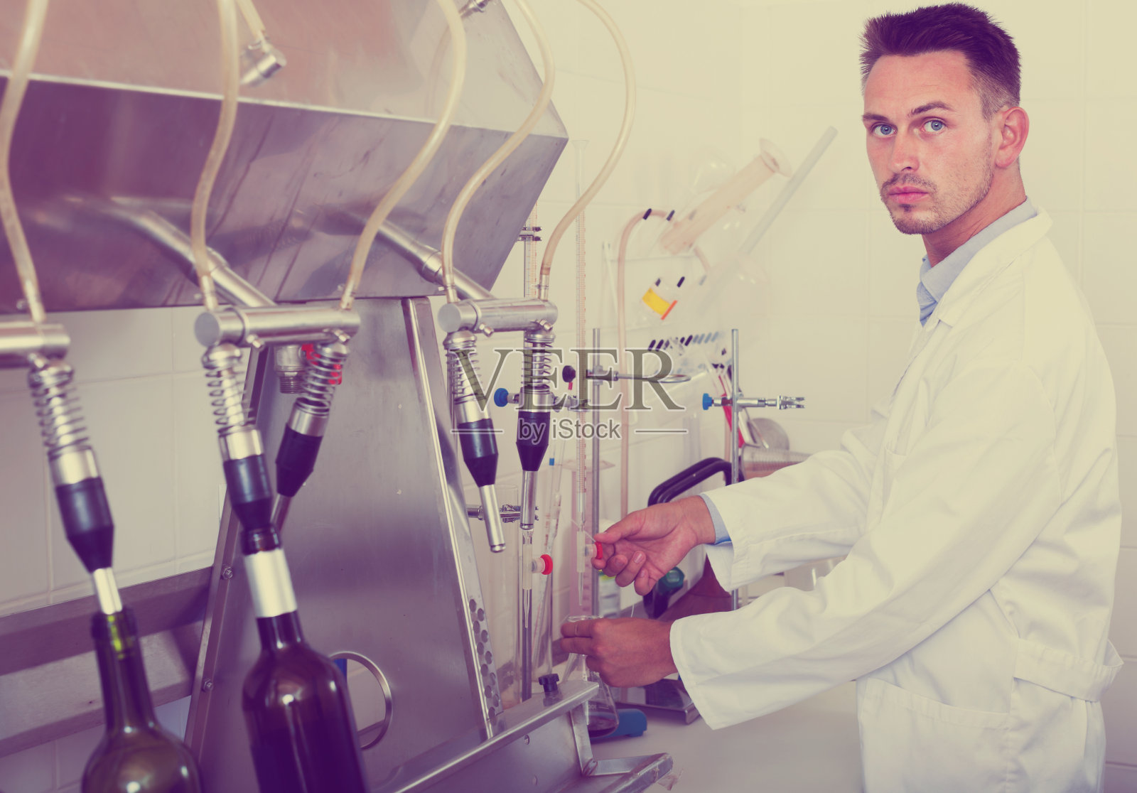 积极致力于产品质量的人照片摄影图片