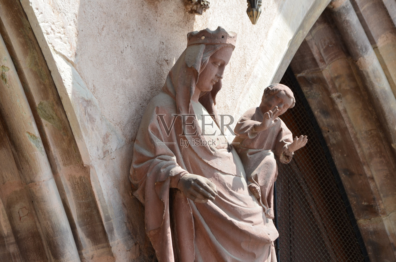 圣母玛利亚和耶稣基督(14世纪),法国里波维尔照片摄影图片