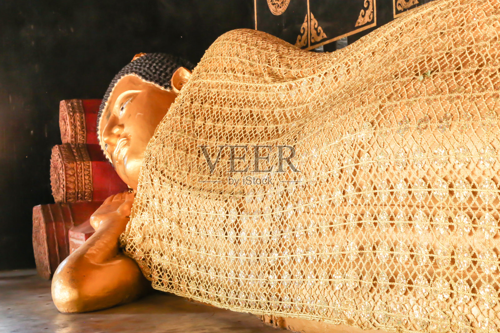 闪亮的倾斜的佛照片摄影图片