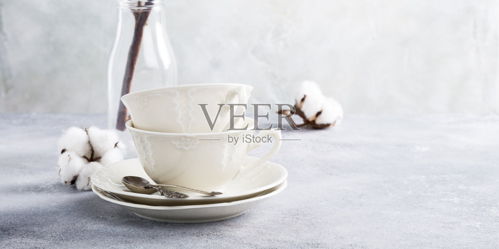 两个复古瓷杯照片摄影图片