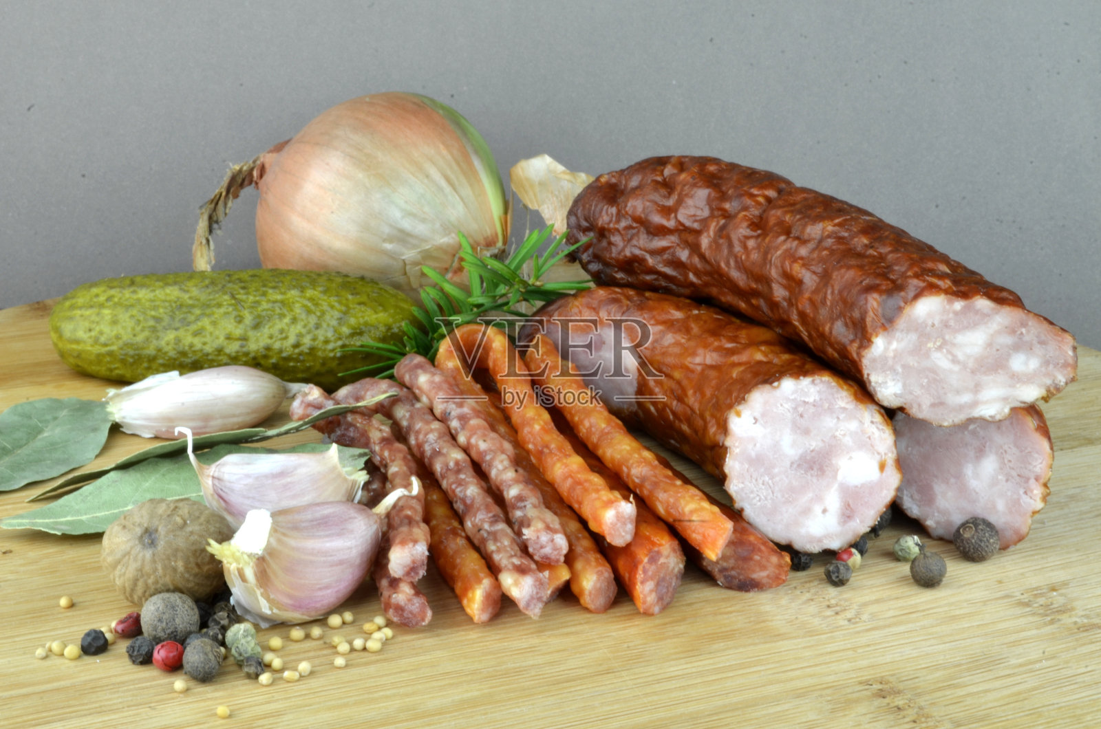 香肠和kabanos照片摄影图片