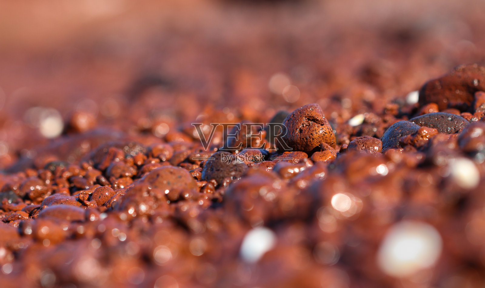 红色的鹅卵石照片摄影图片