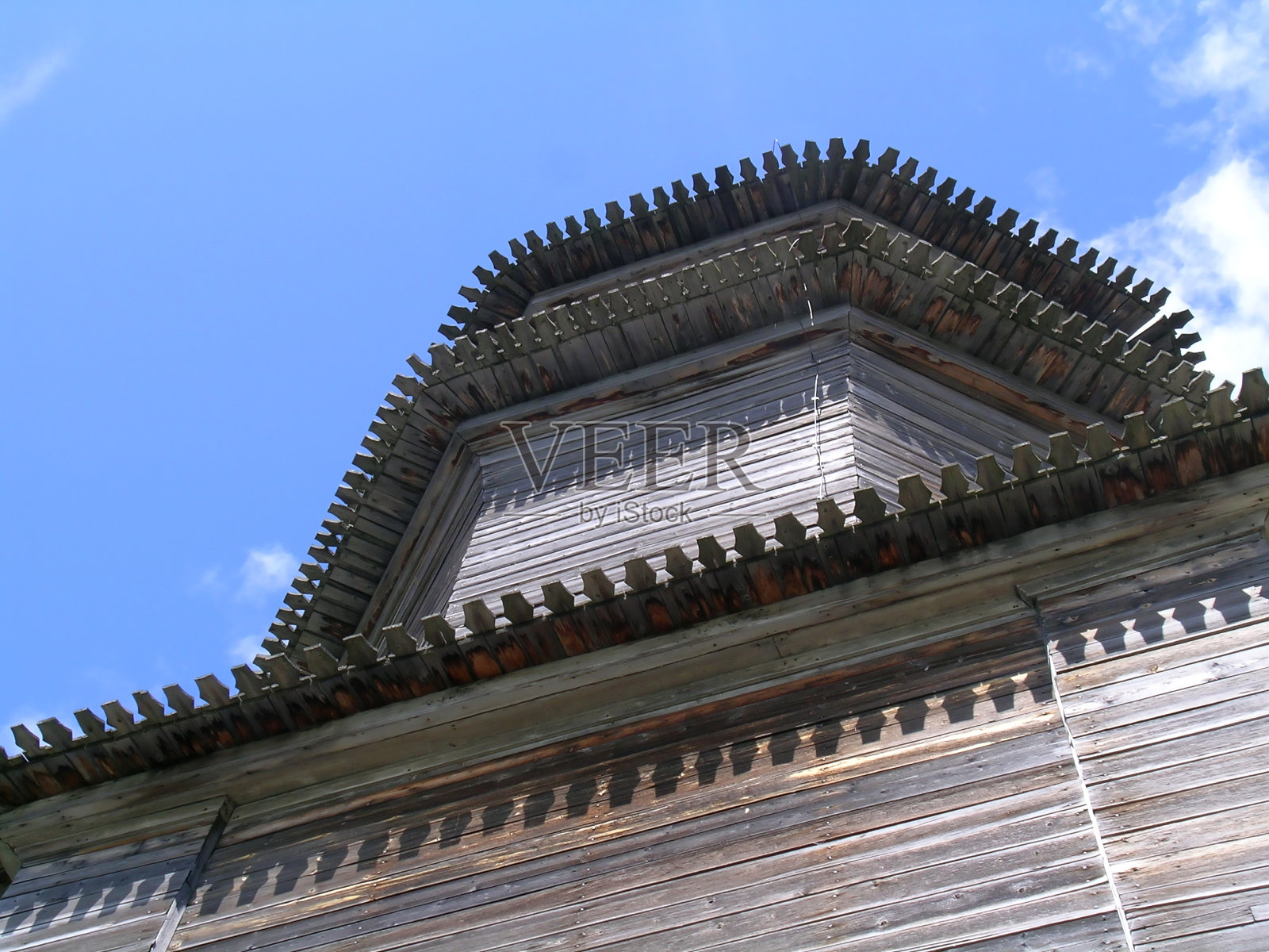 雕刻坐落钟楼照片摄影图片