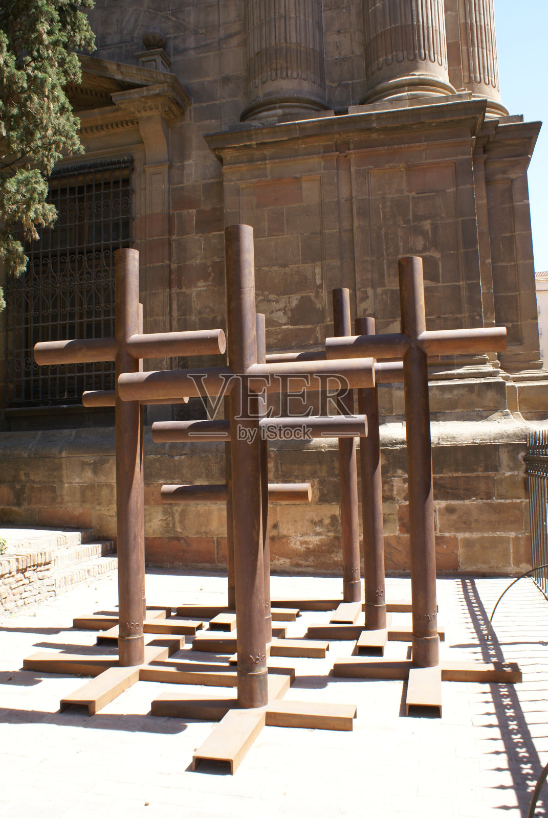 西班牙马拉加大教堂的十字架照片摄影图片