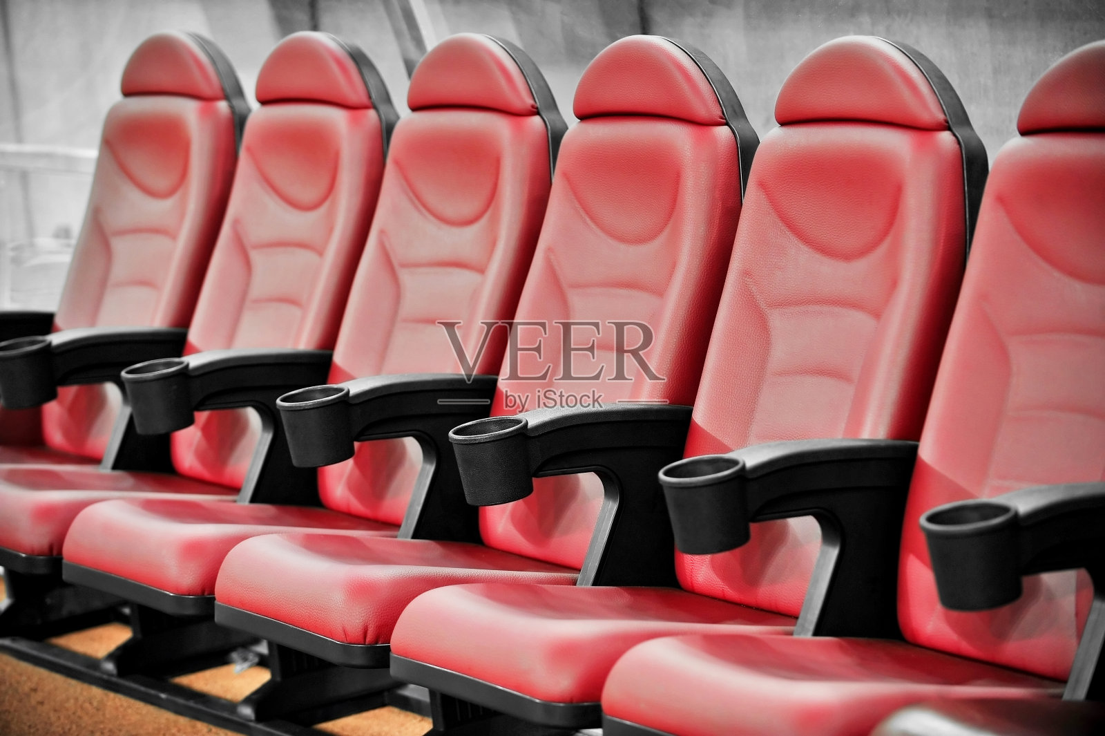 空教练和后备板凳照片摄影图片