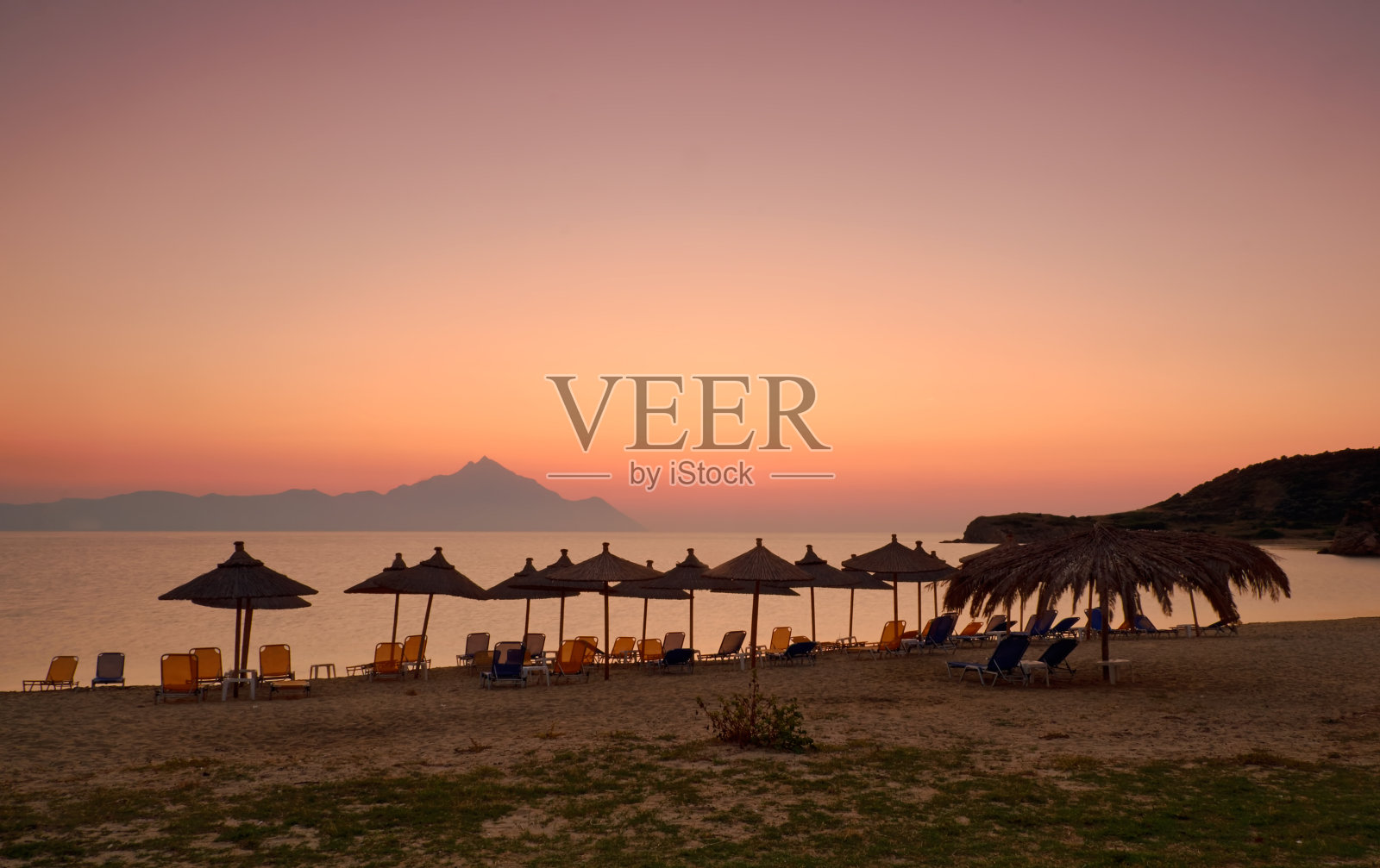 美丽的日落在热带海滩照片摄影图片