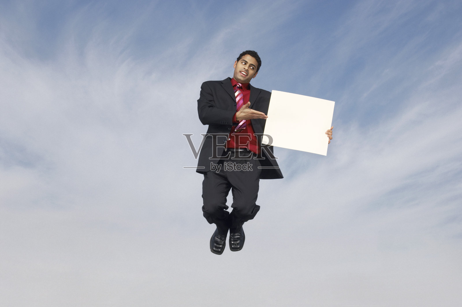 挂着空白标牌的商人照片摄影图片