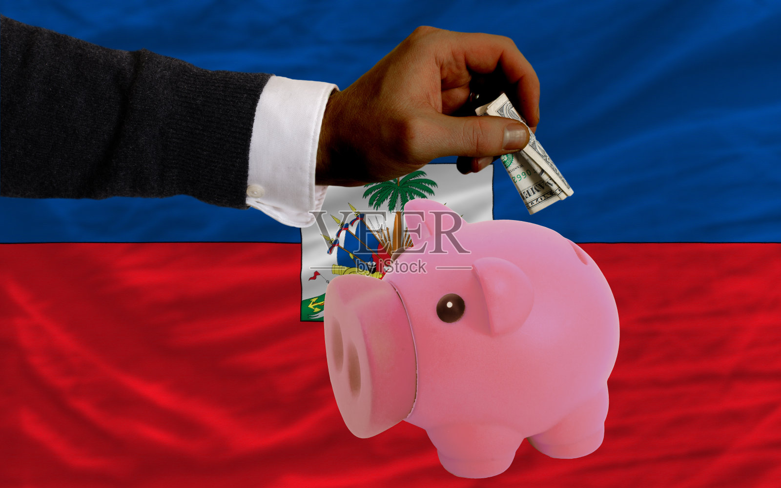 美元变成了存钱罐和海地国旗照片摄影图片