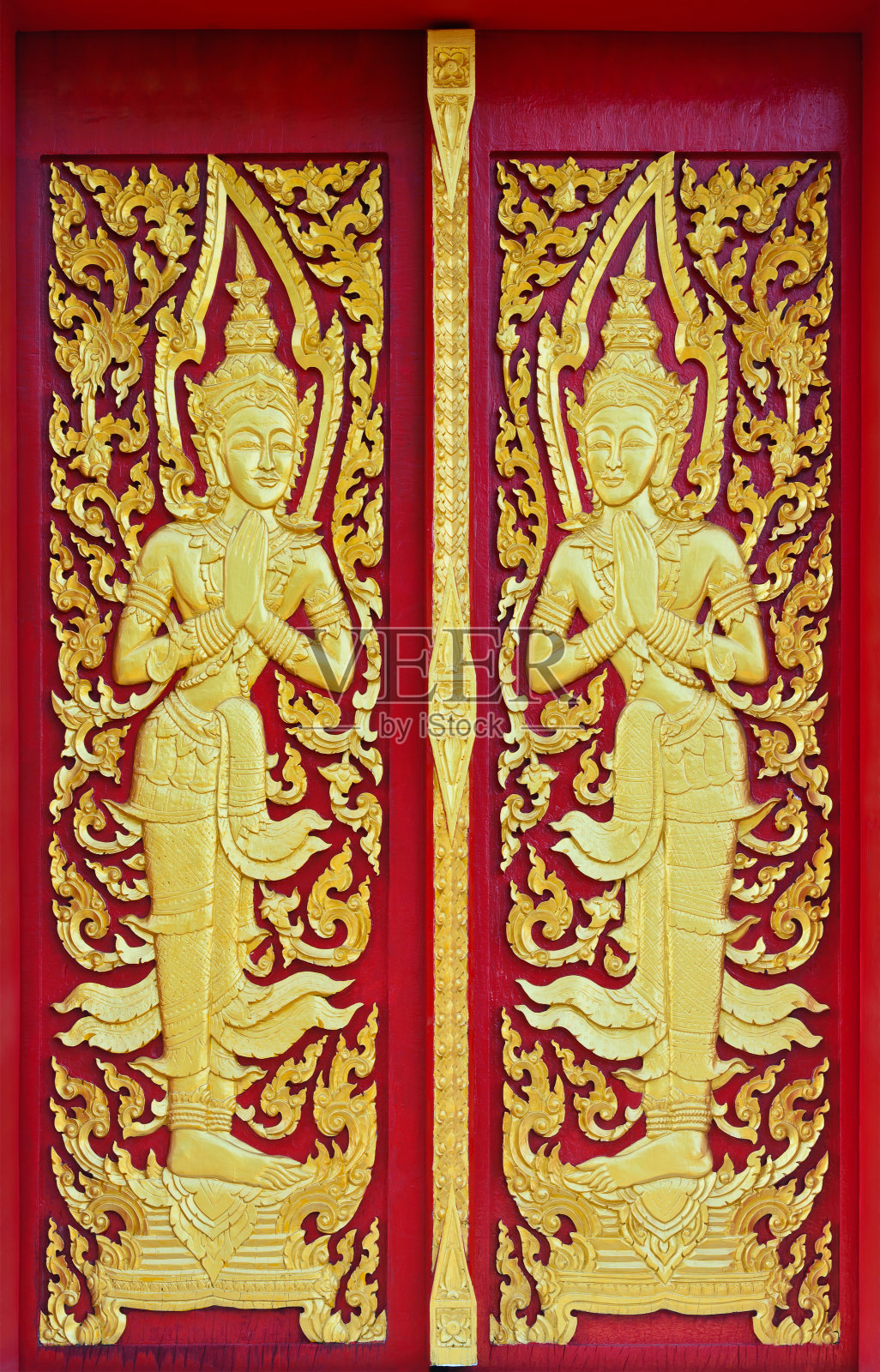 金角雕塑在泰国公共寺庙门口照片摄影图片