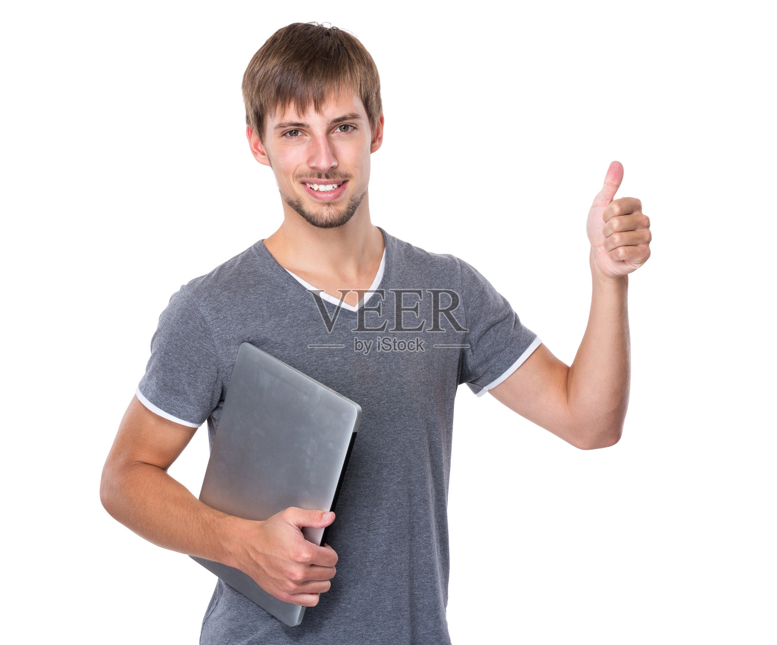 一个拿着笔记本电脑竖起大拇指的男人照片摄影图片