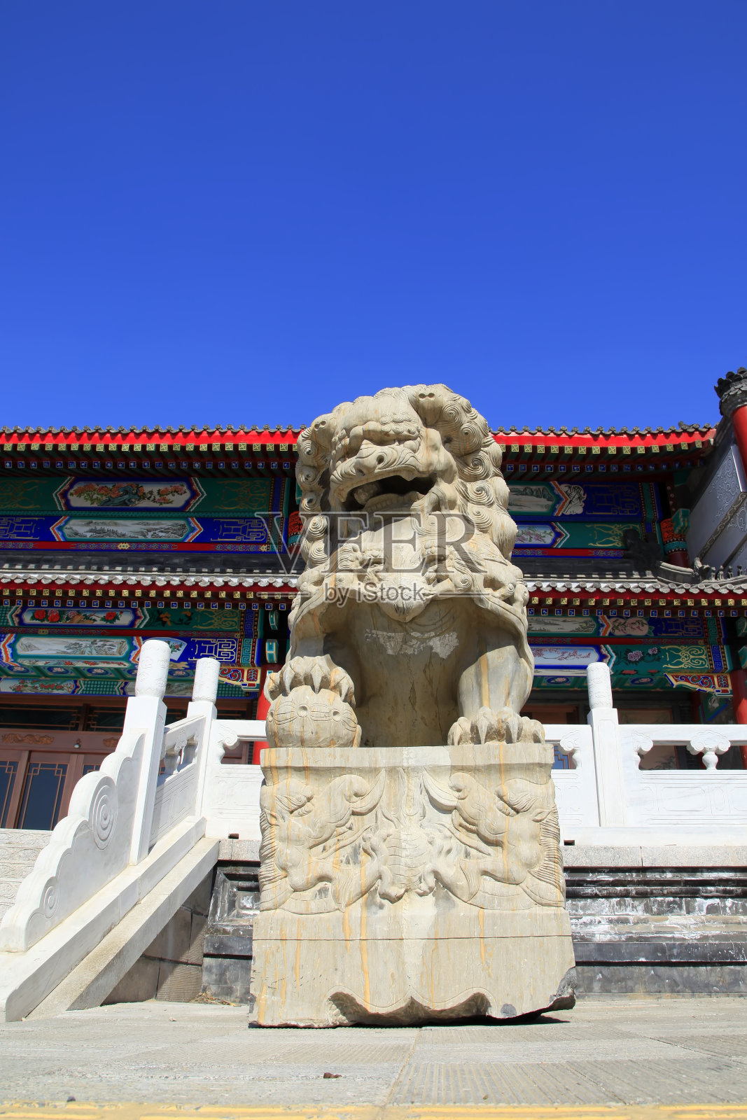 中国古典建筑和石狮照片摄影图片