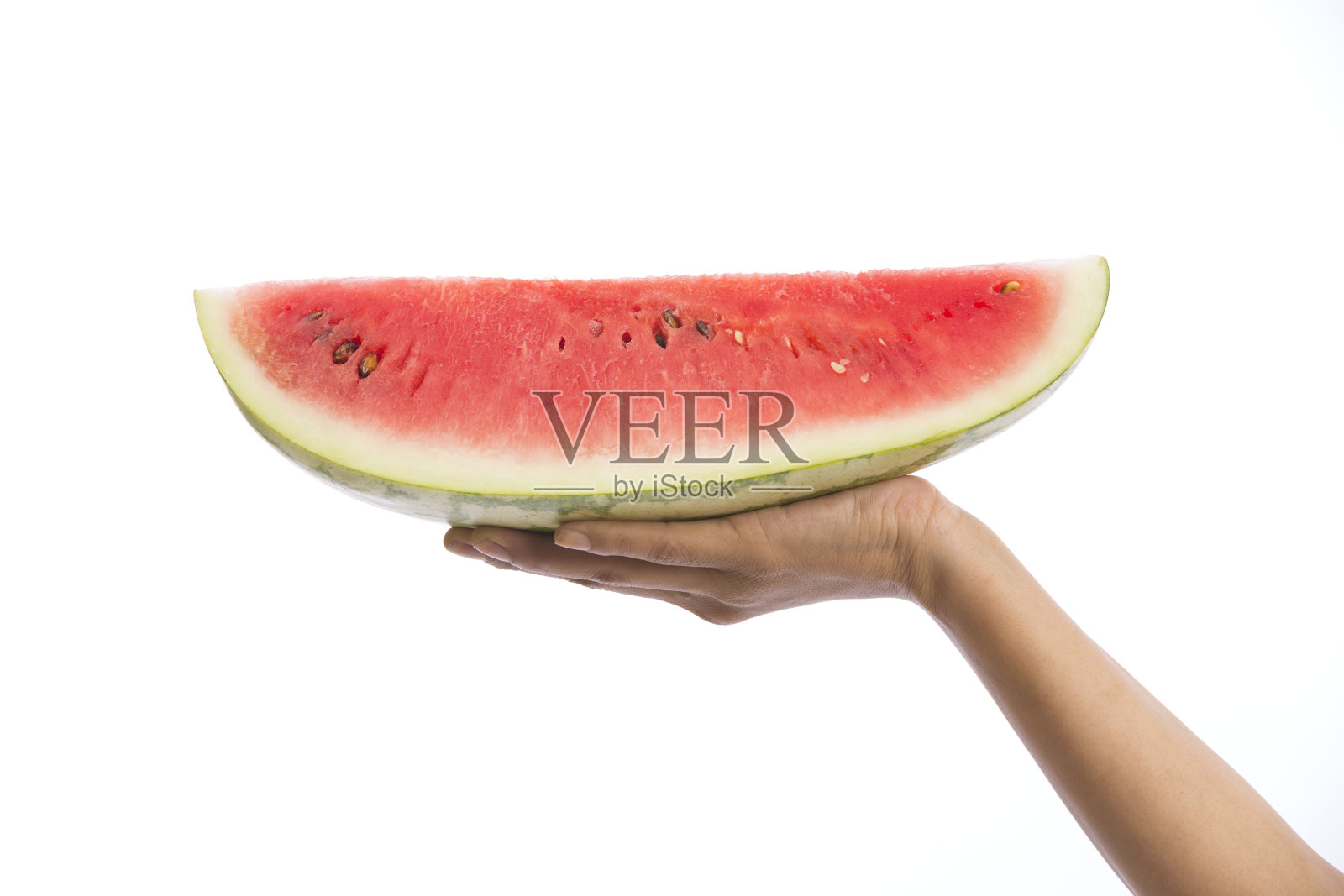 女手捧着半个红西瓜照片摄影图片