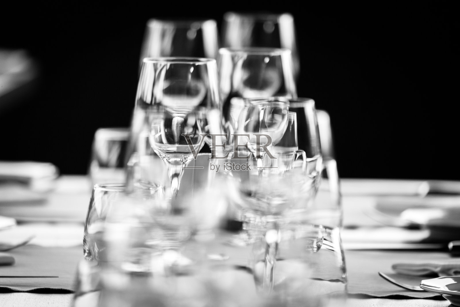 优雅的餐桌上照片摄影图片