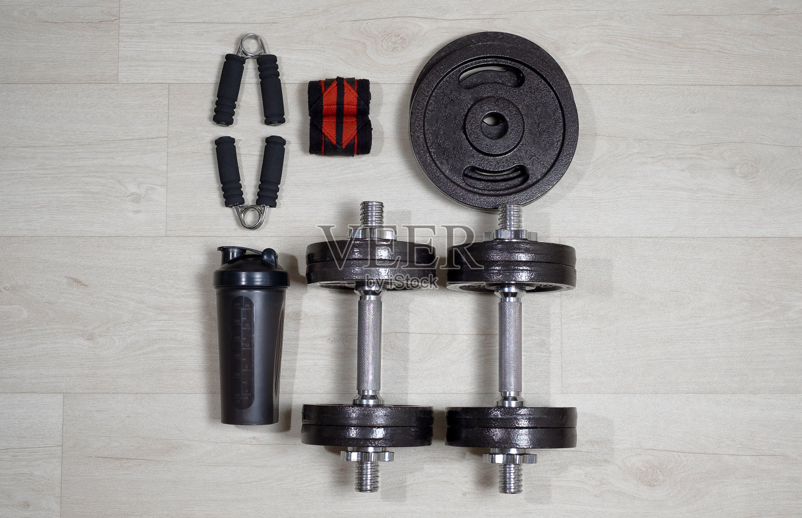 配有扩音器和振动筛的哑铃照片摄影图片