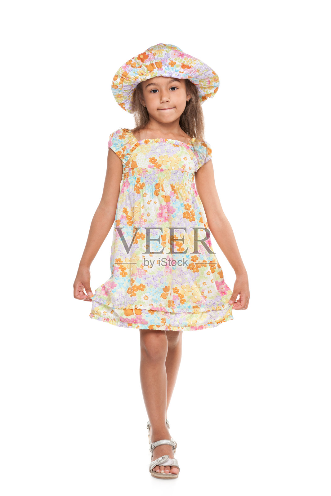 穿裙子的小女孩照片摄影图片