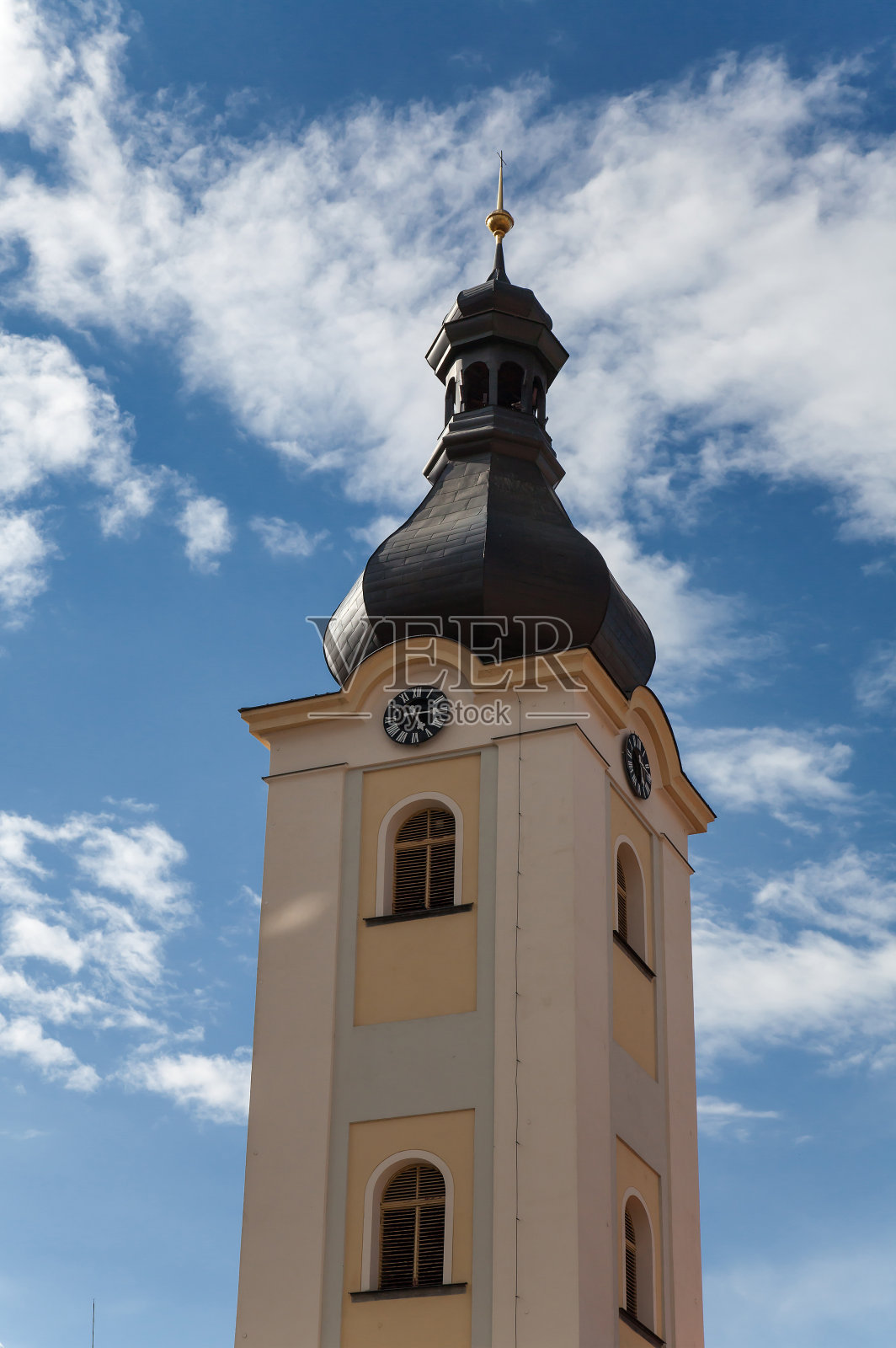 圣尼古拉斯多布拉尼塔教堂与蓝天照片摄影图片