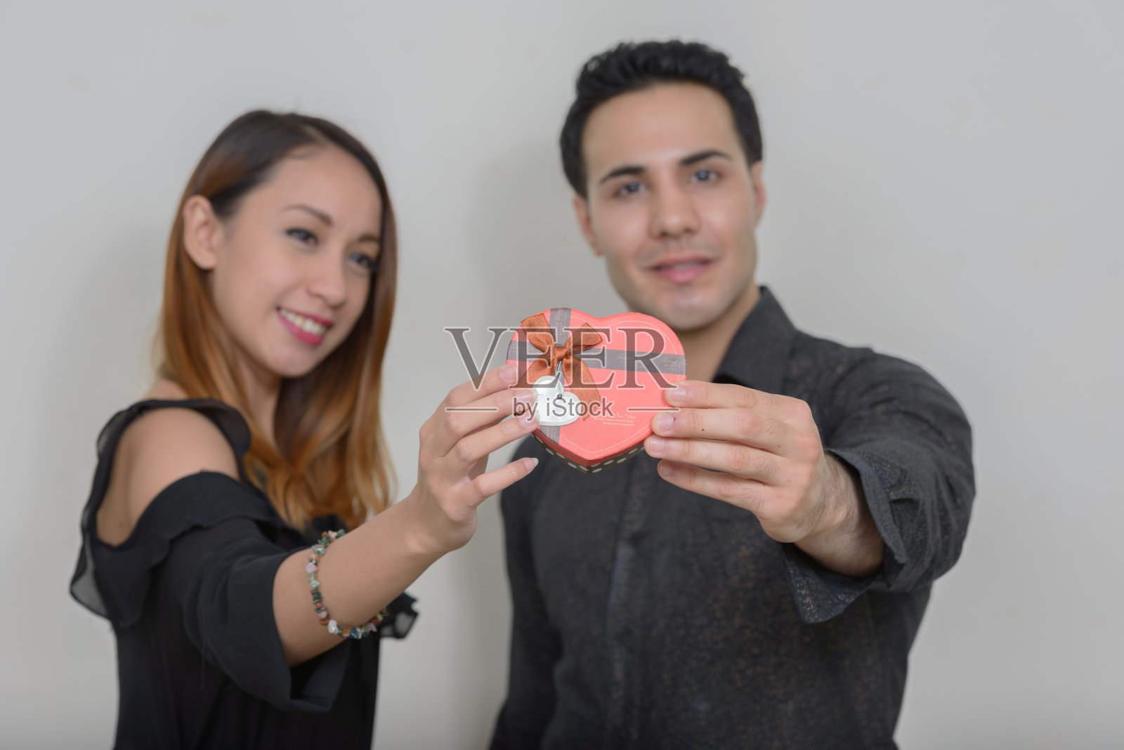 女朋友和男朋友在情人节照片摄影图片