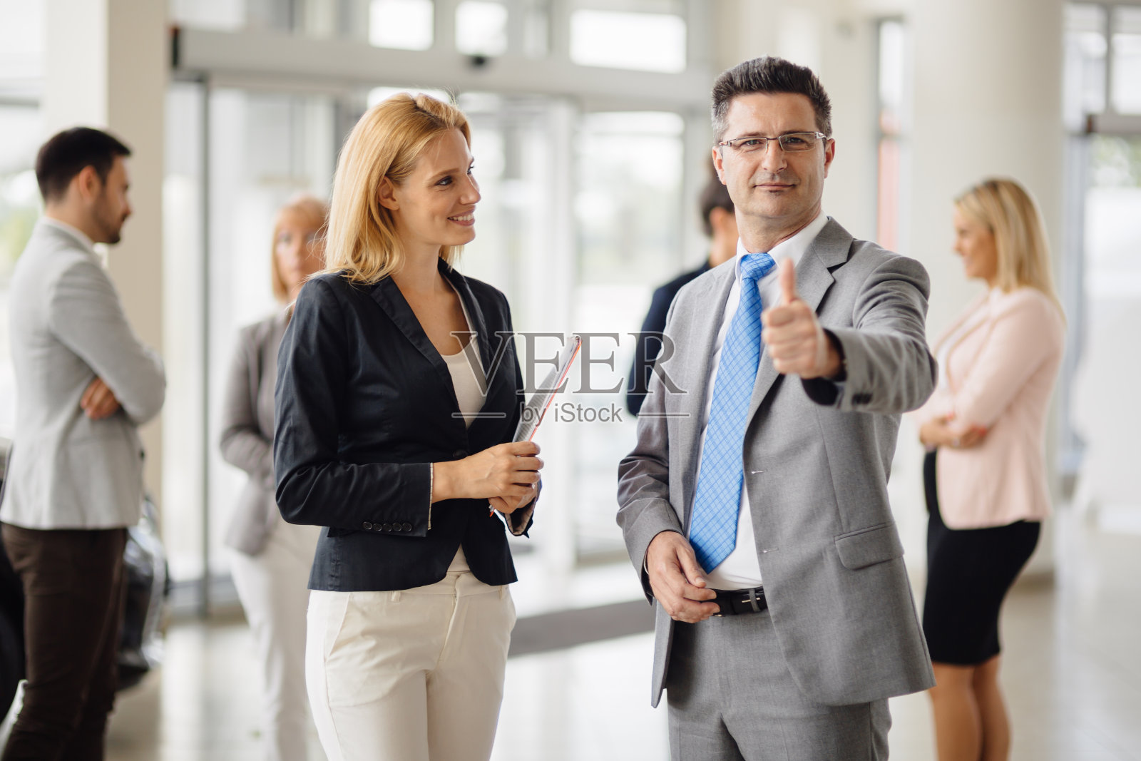 商业公司的商人和女商人团体照片摄影图片