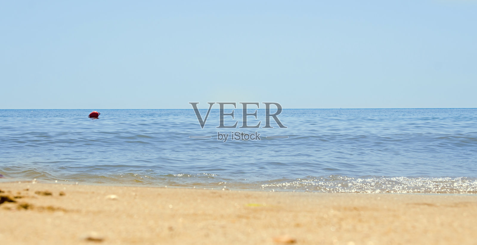 黑海岸边、海边和沙滩上有金沙、水照片摄影图片