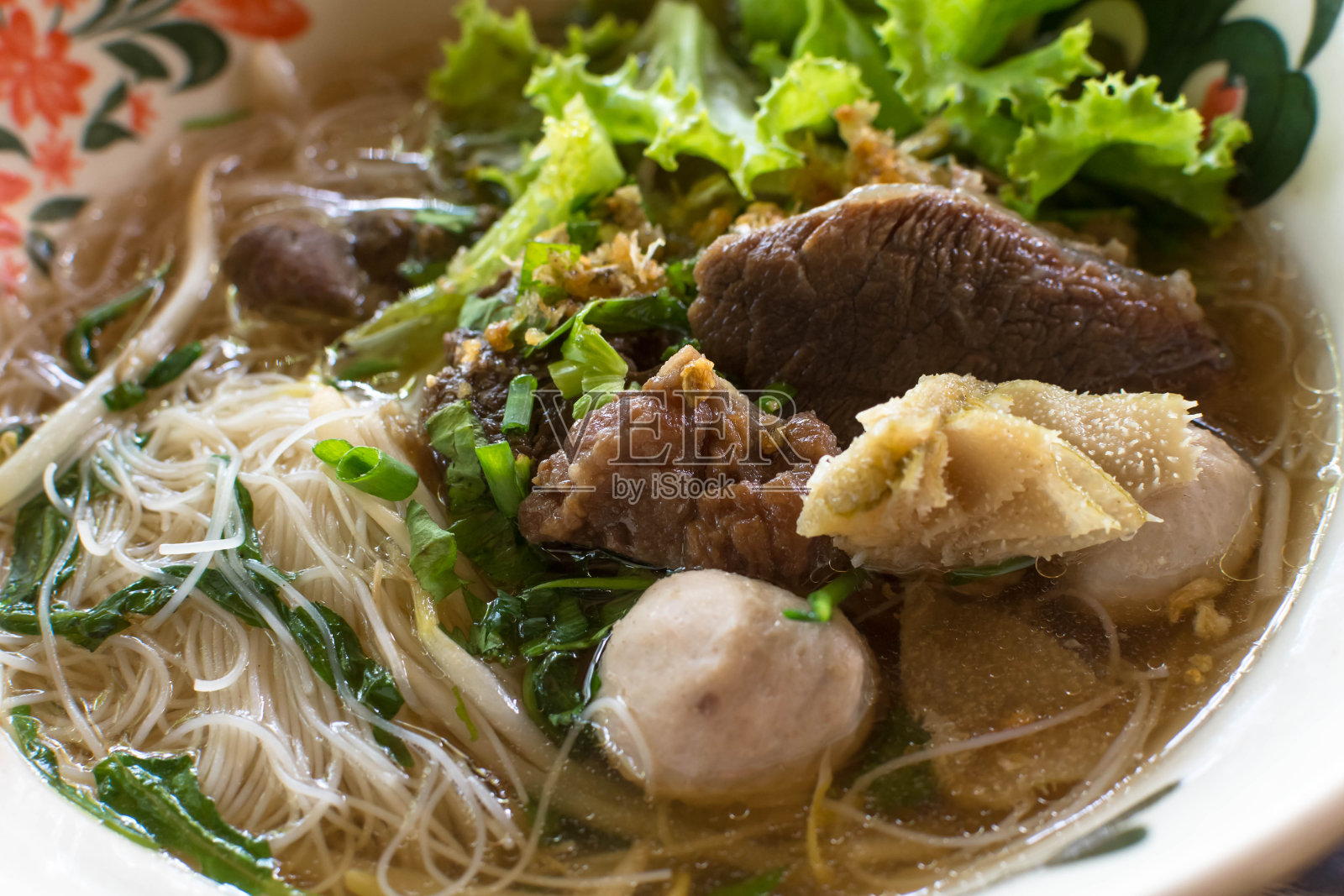 牛肉面条汤照片摄影图片