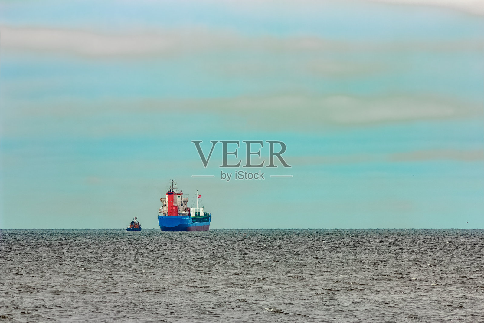 蓝色的货船照片摄影图片