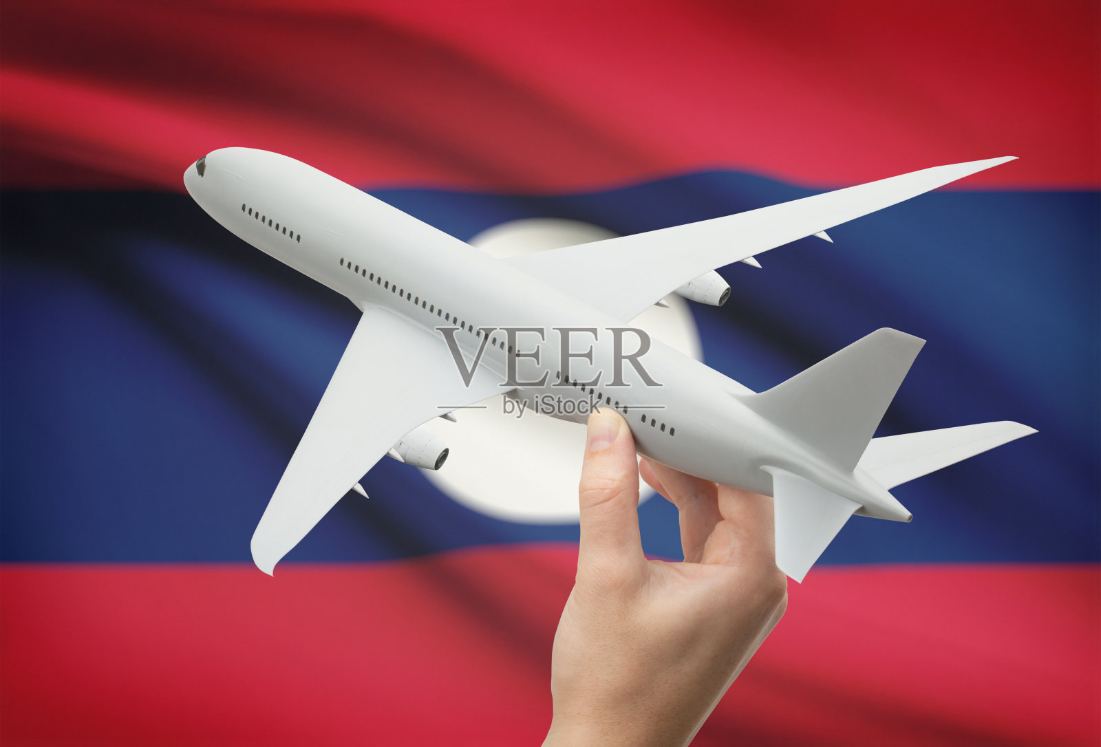 飞机手握旗帜背景-老挝照片摄影图片