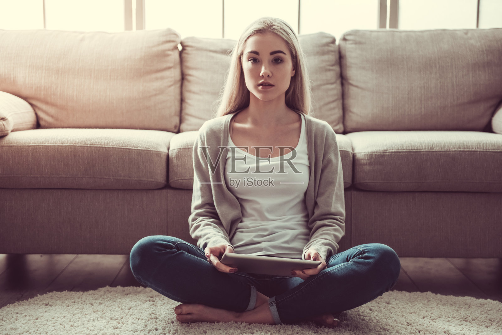 有魅力的小女孩照片摄影图片