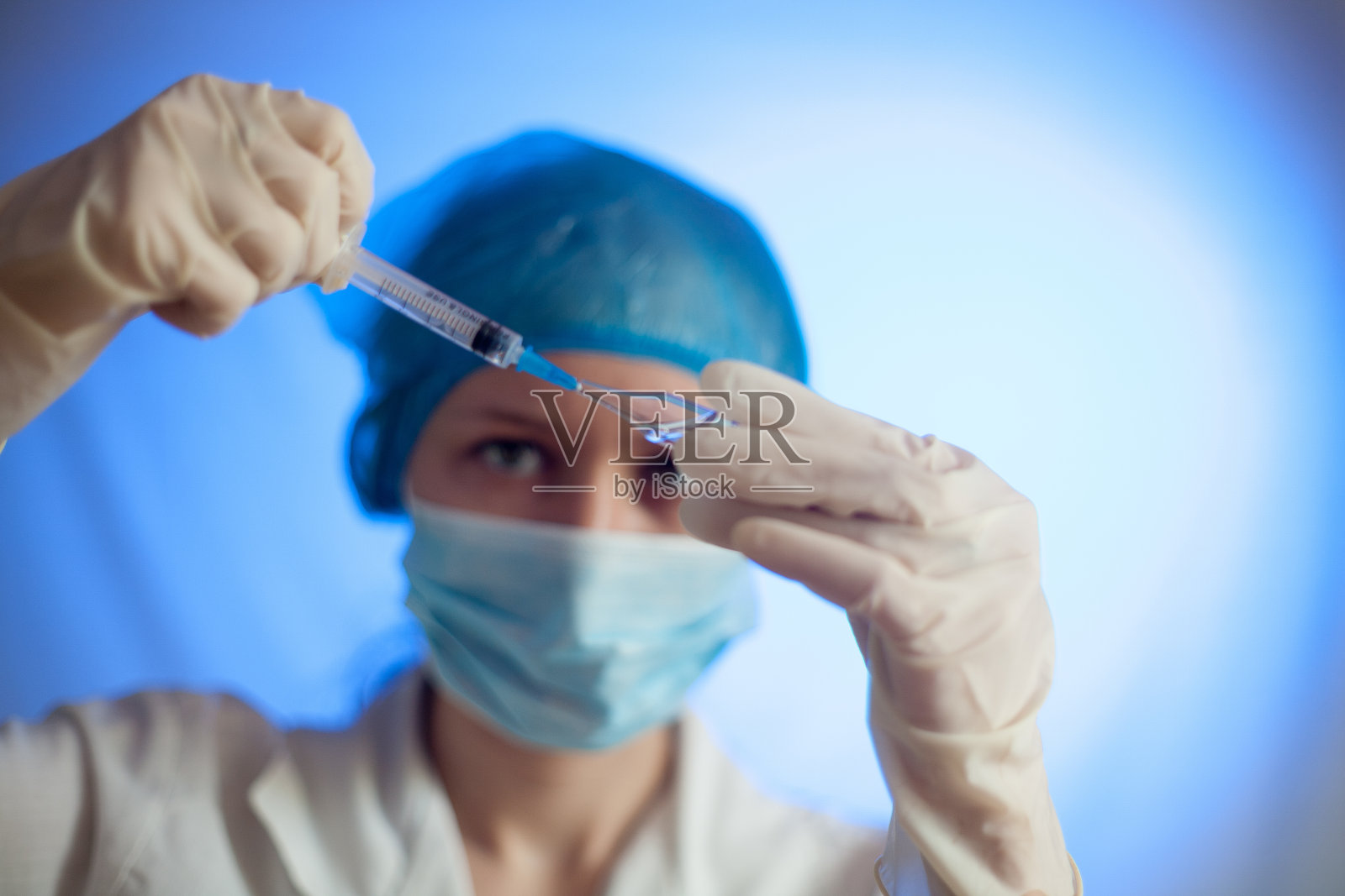 带注射器的护士照片摄影图片