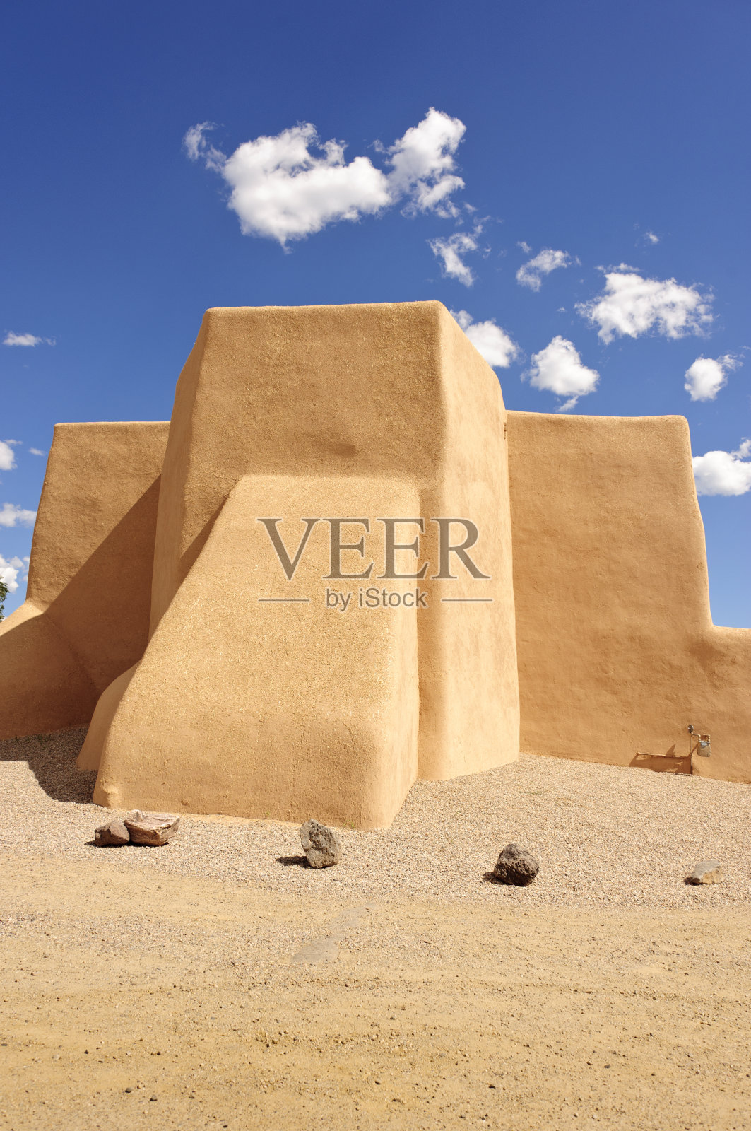 圣弗朗西斯教堂的背面照片摄影图片