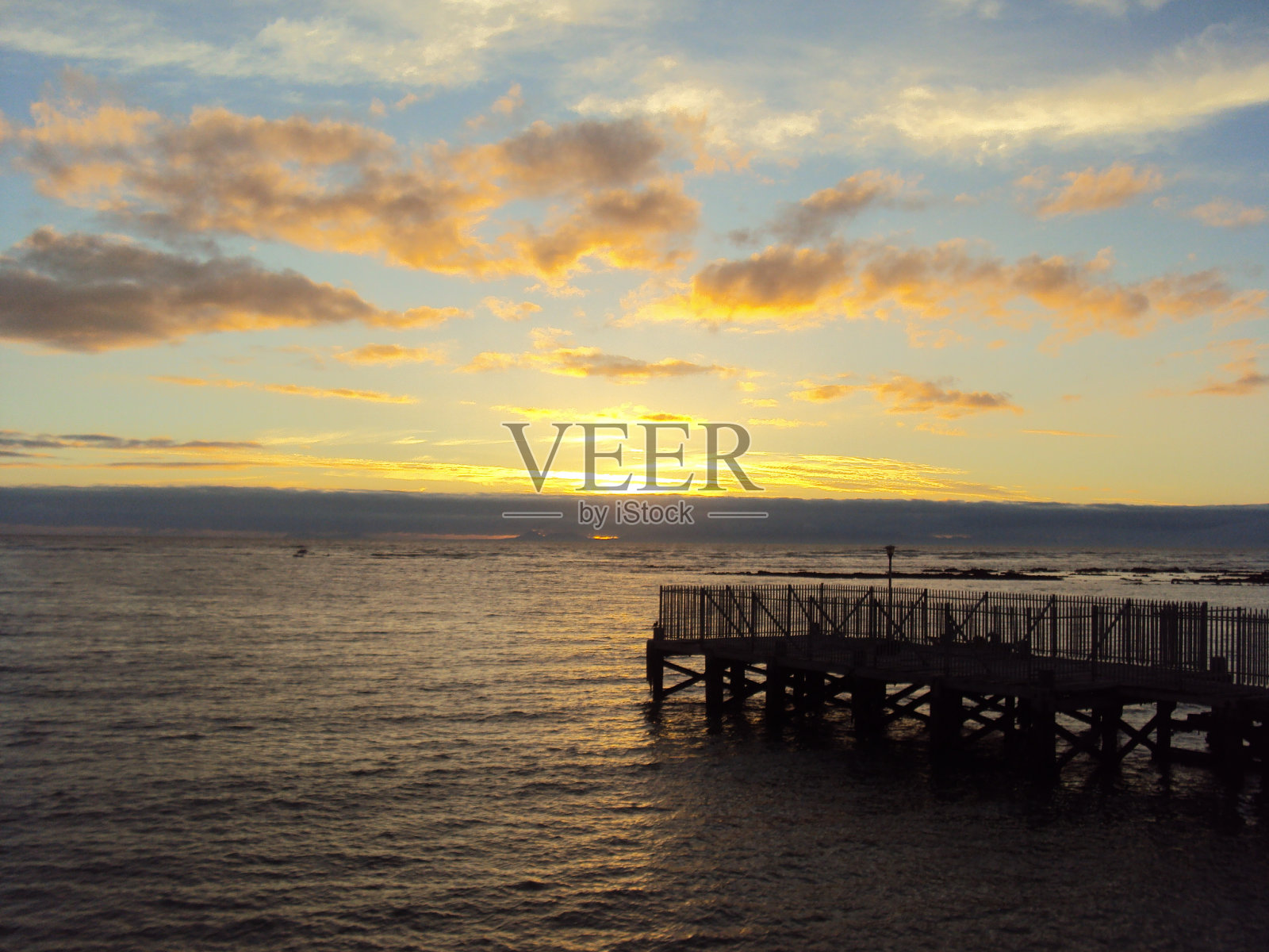 码头到正无穷照片摄影图片