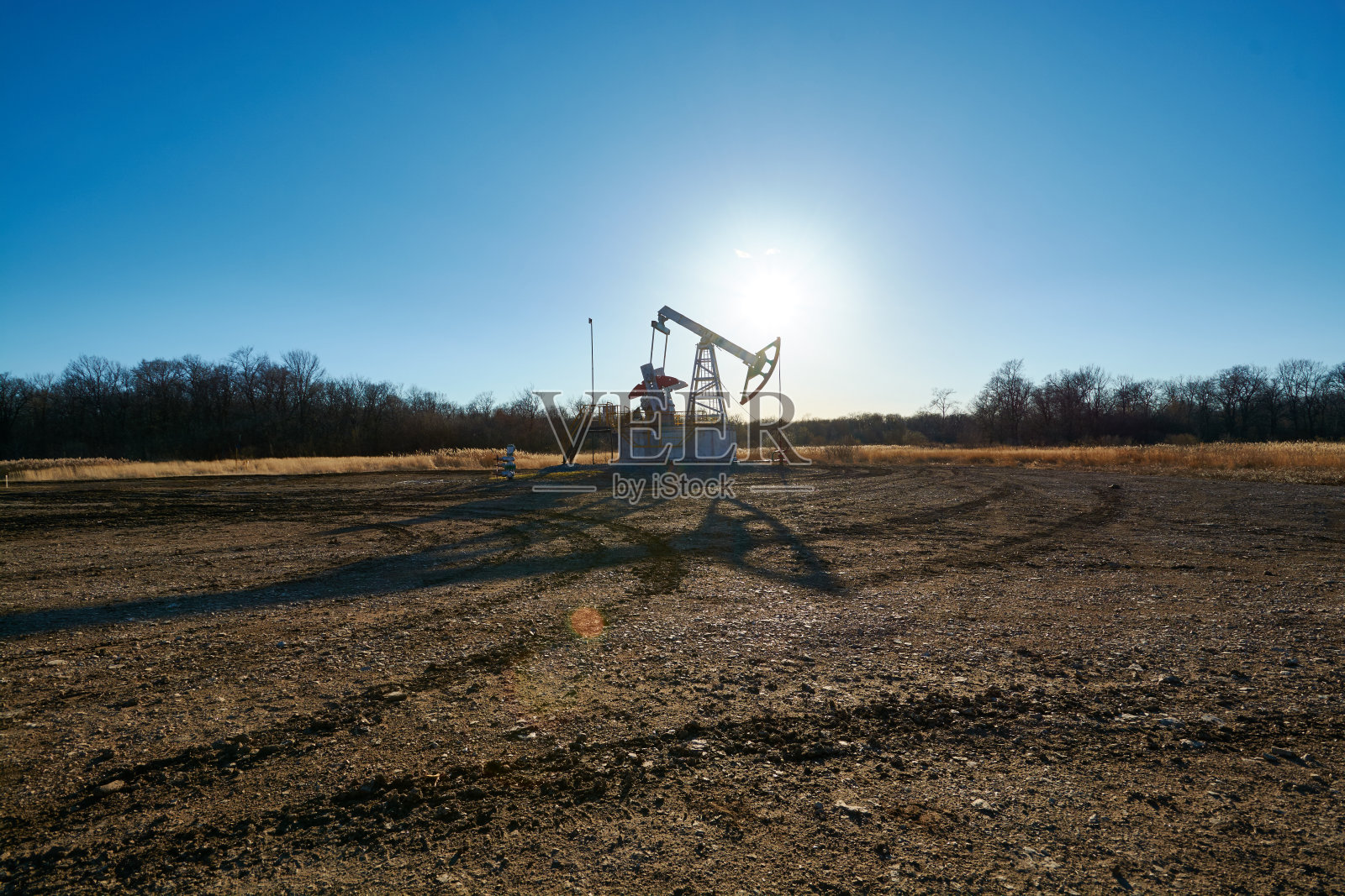 油田的钻井平台照片摄影图片