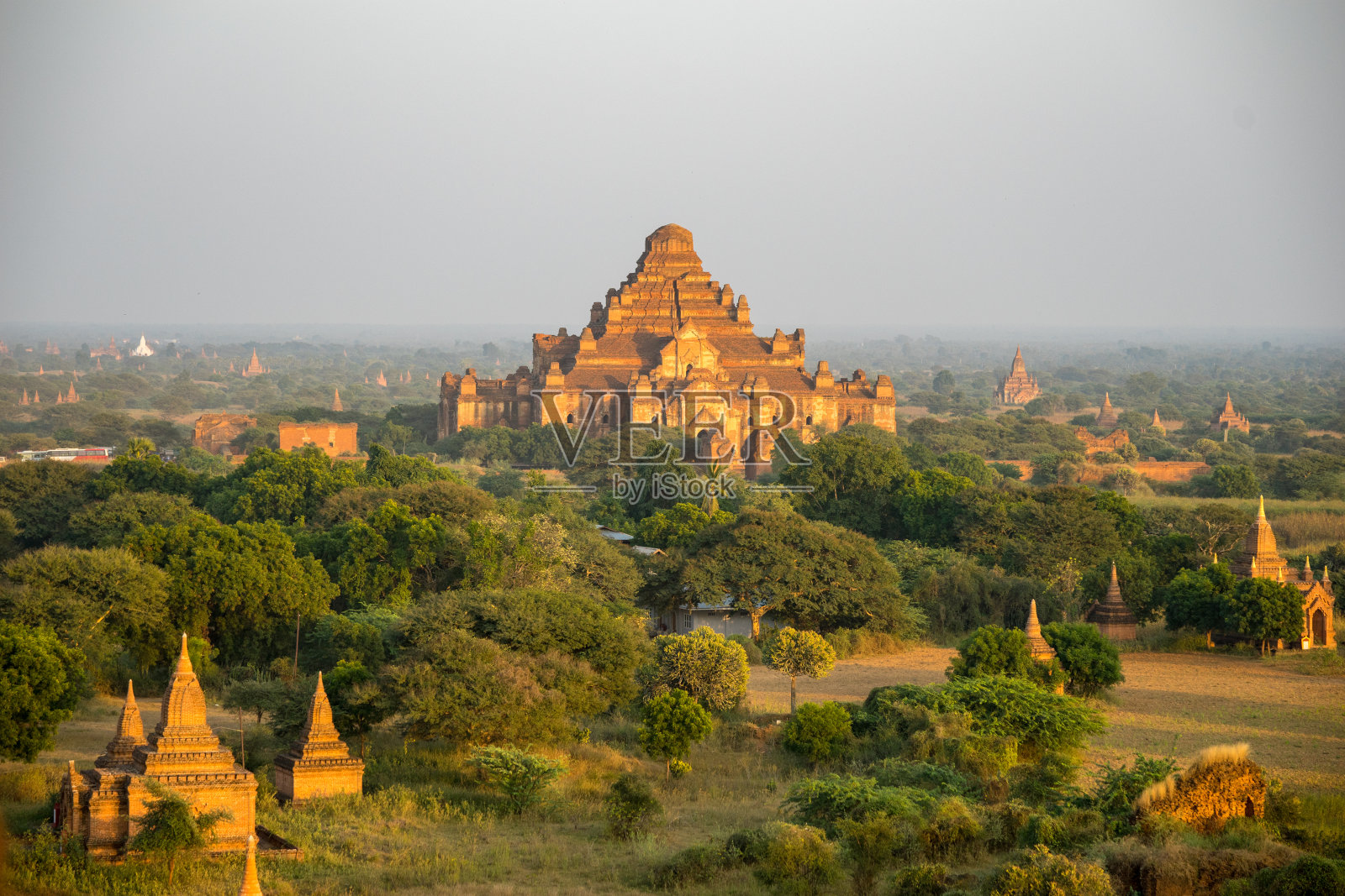 蒲甘平原(异教徒),曼德勒,缅甸。照片摄影图片