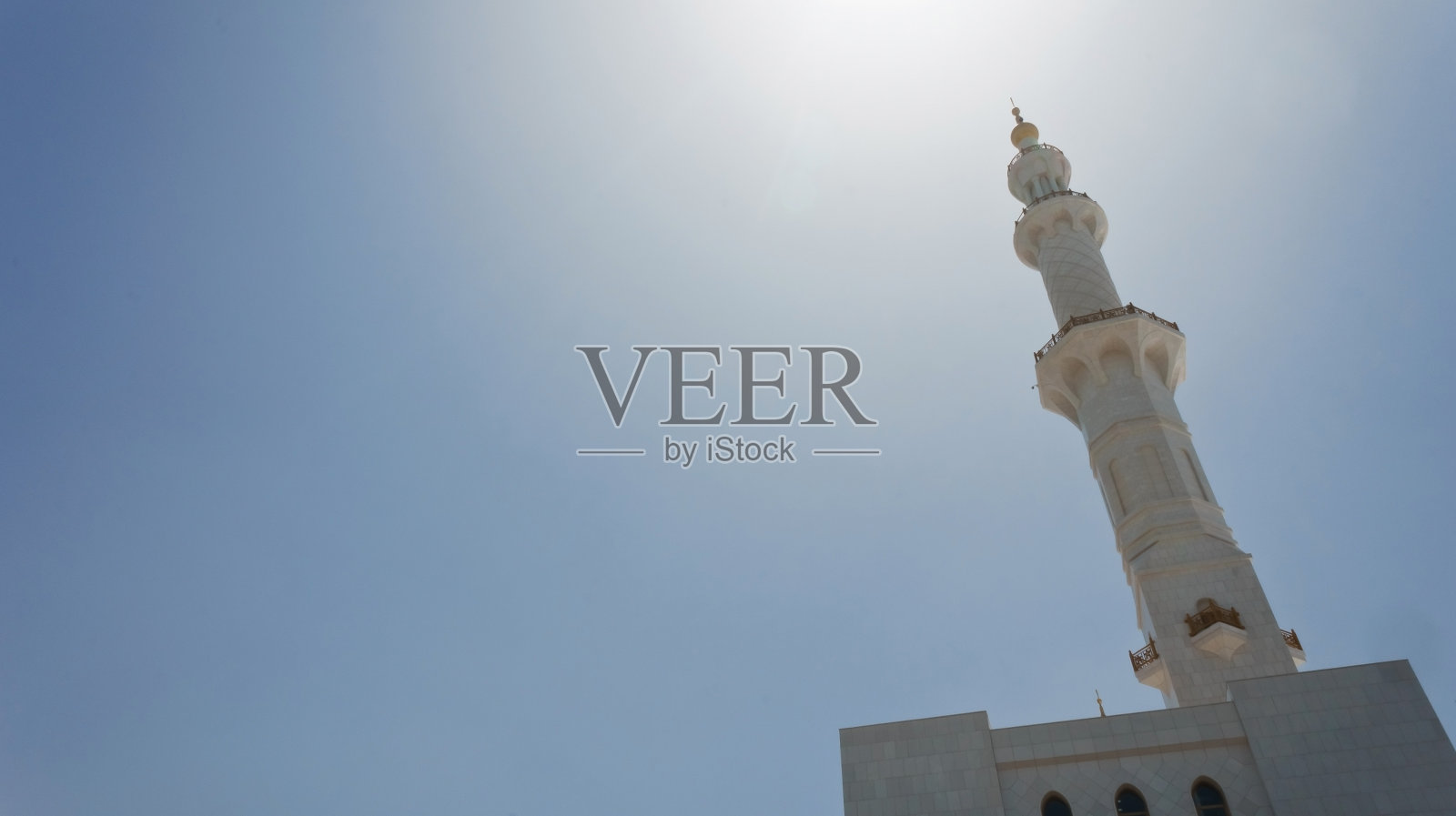 天空下的宣礼塔照片摄影图片